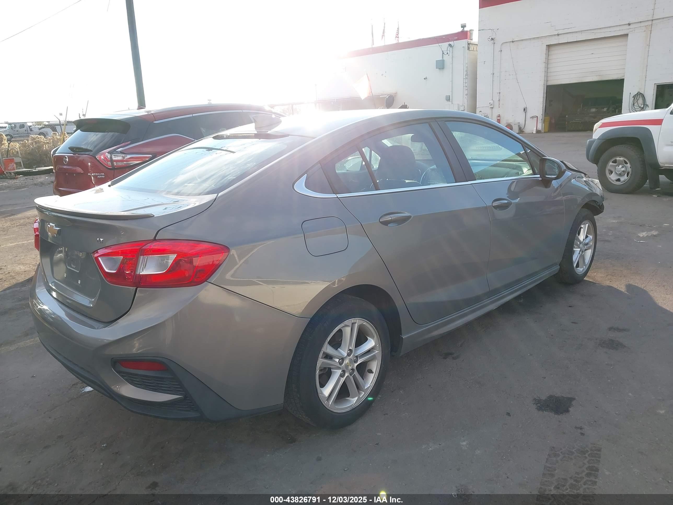 CHEVROLET CRUZE image 4