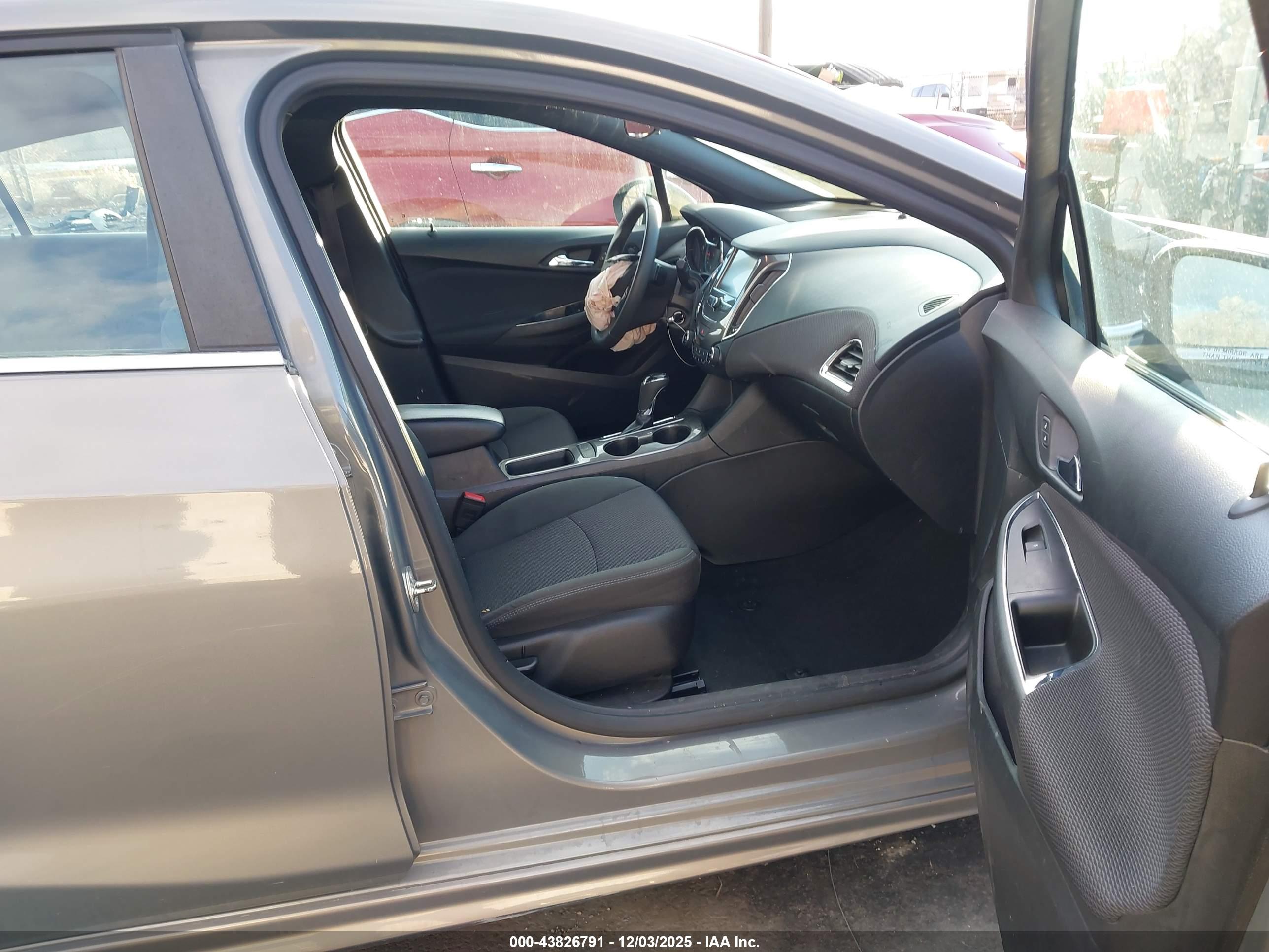CHEVROLET CRUZE image 5