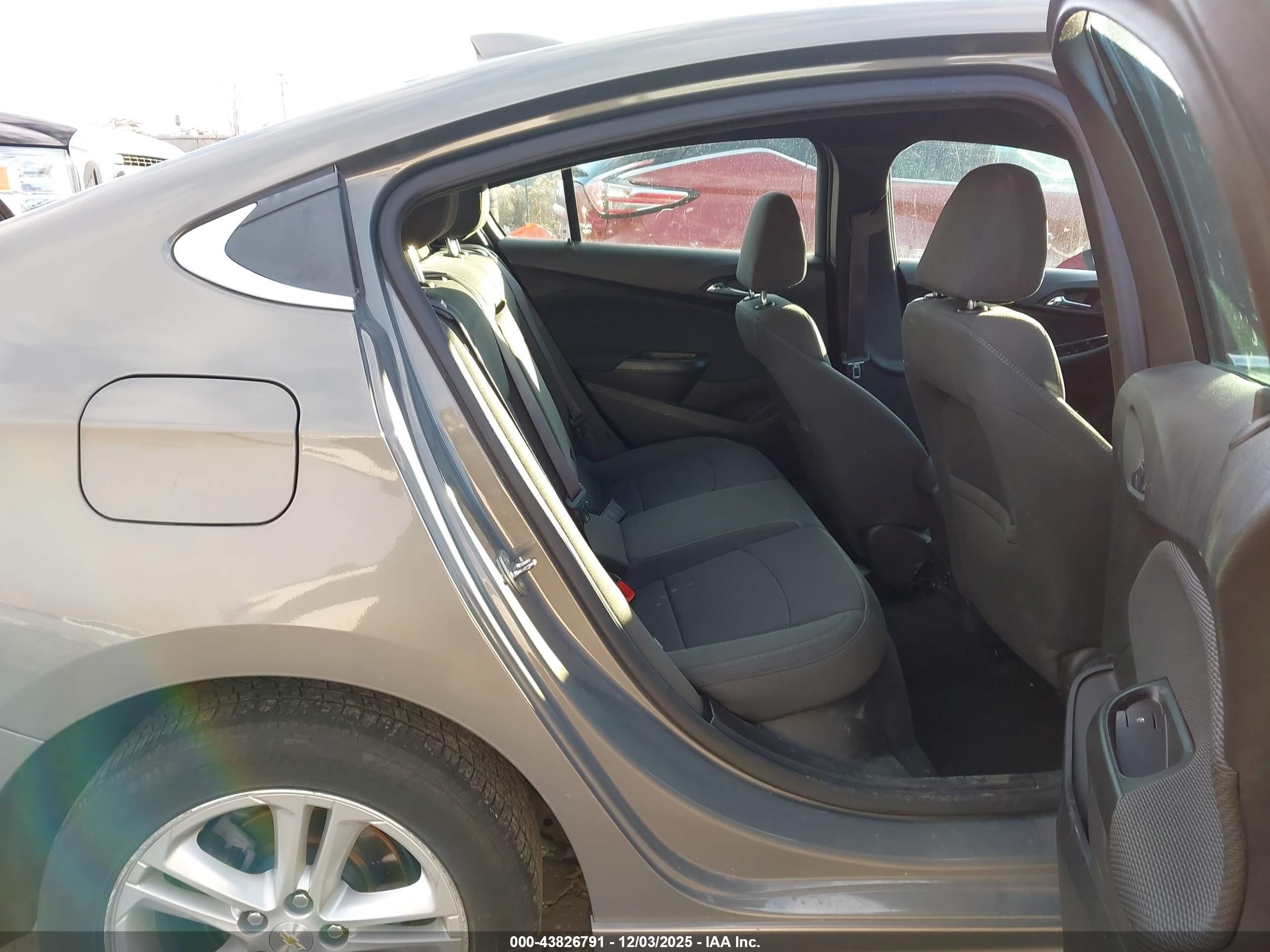 CHEVROLET CRUZE image 8