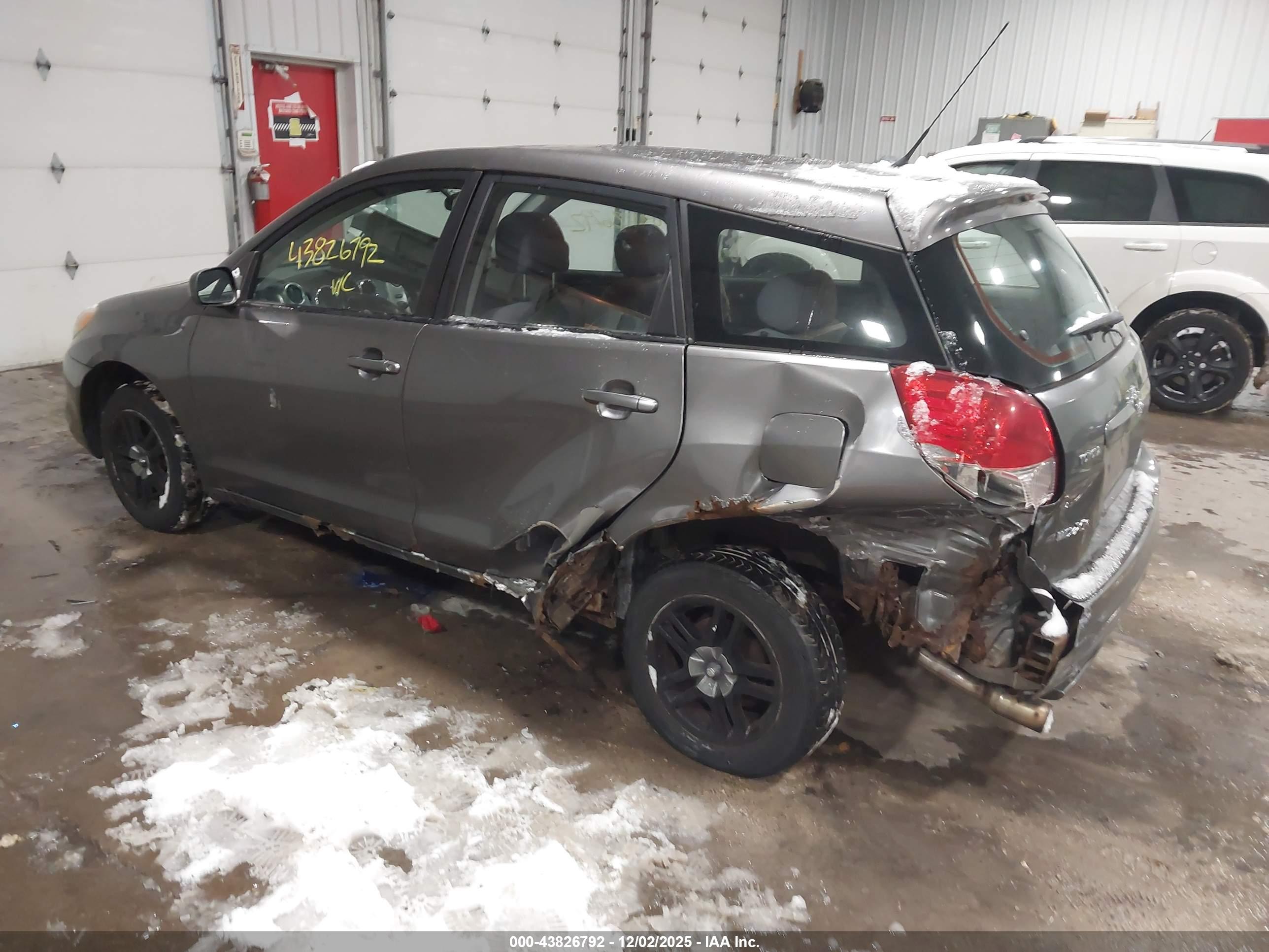 TOYOTA MATRIX image 3