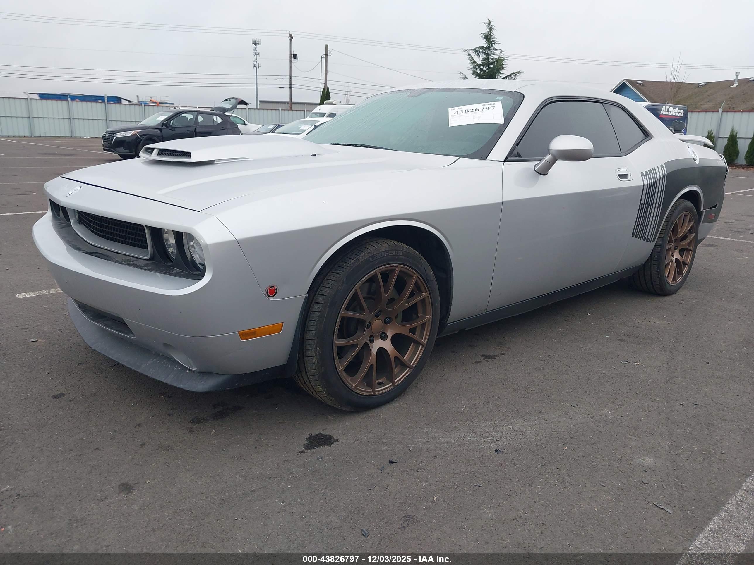 DODGE CHALLENGER image 2