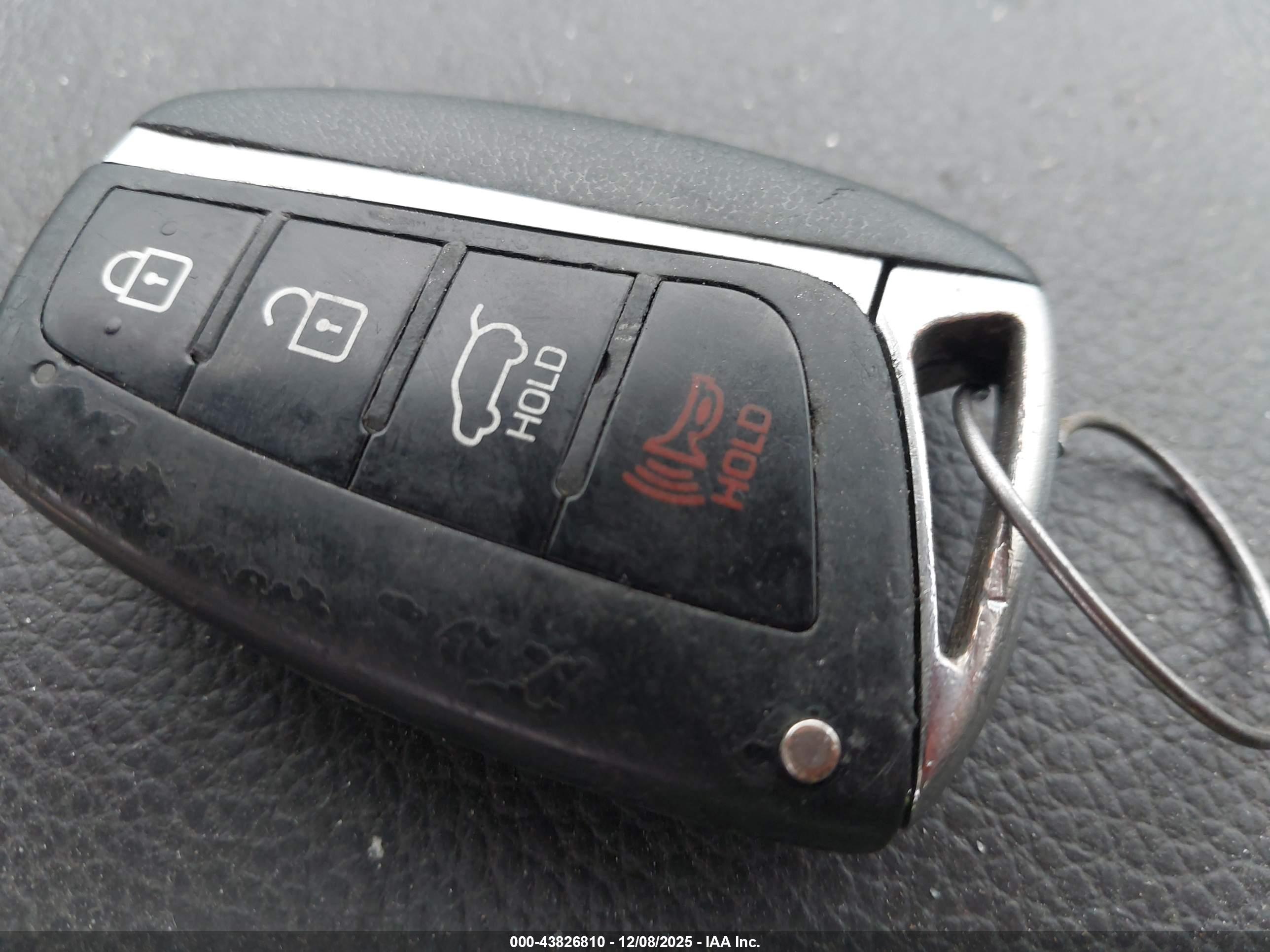 HYUNDAI SANTA image 11
