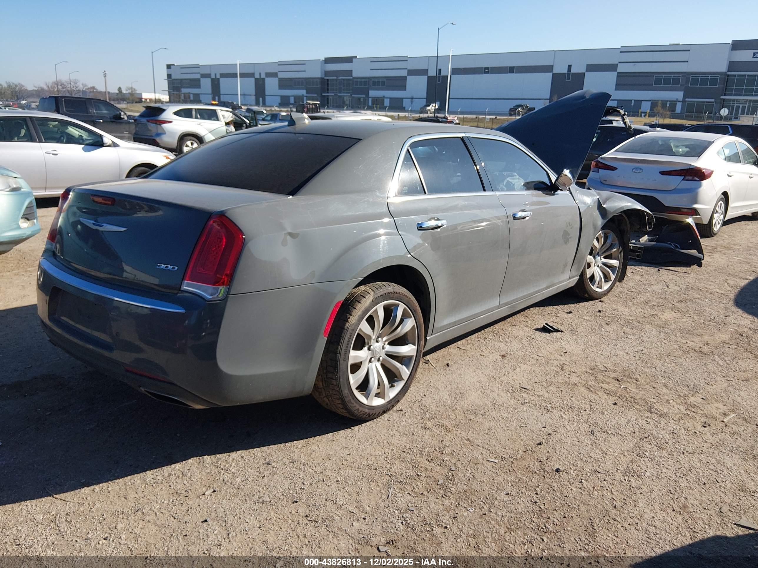 CHRYSLER 300 image 4