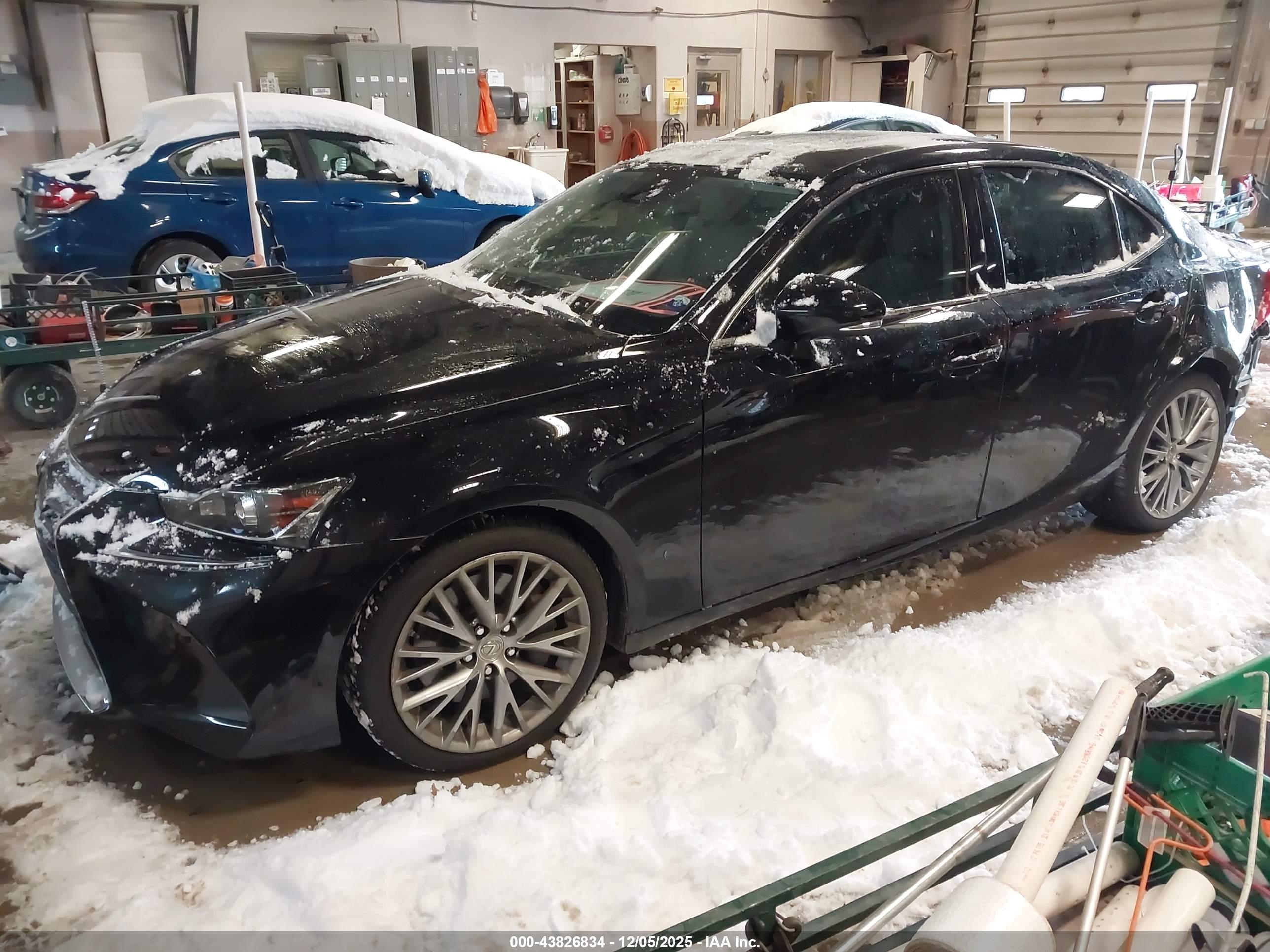 LEXUS IS image 2
