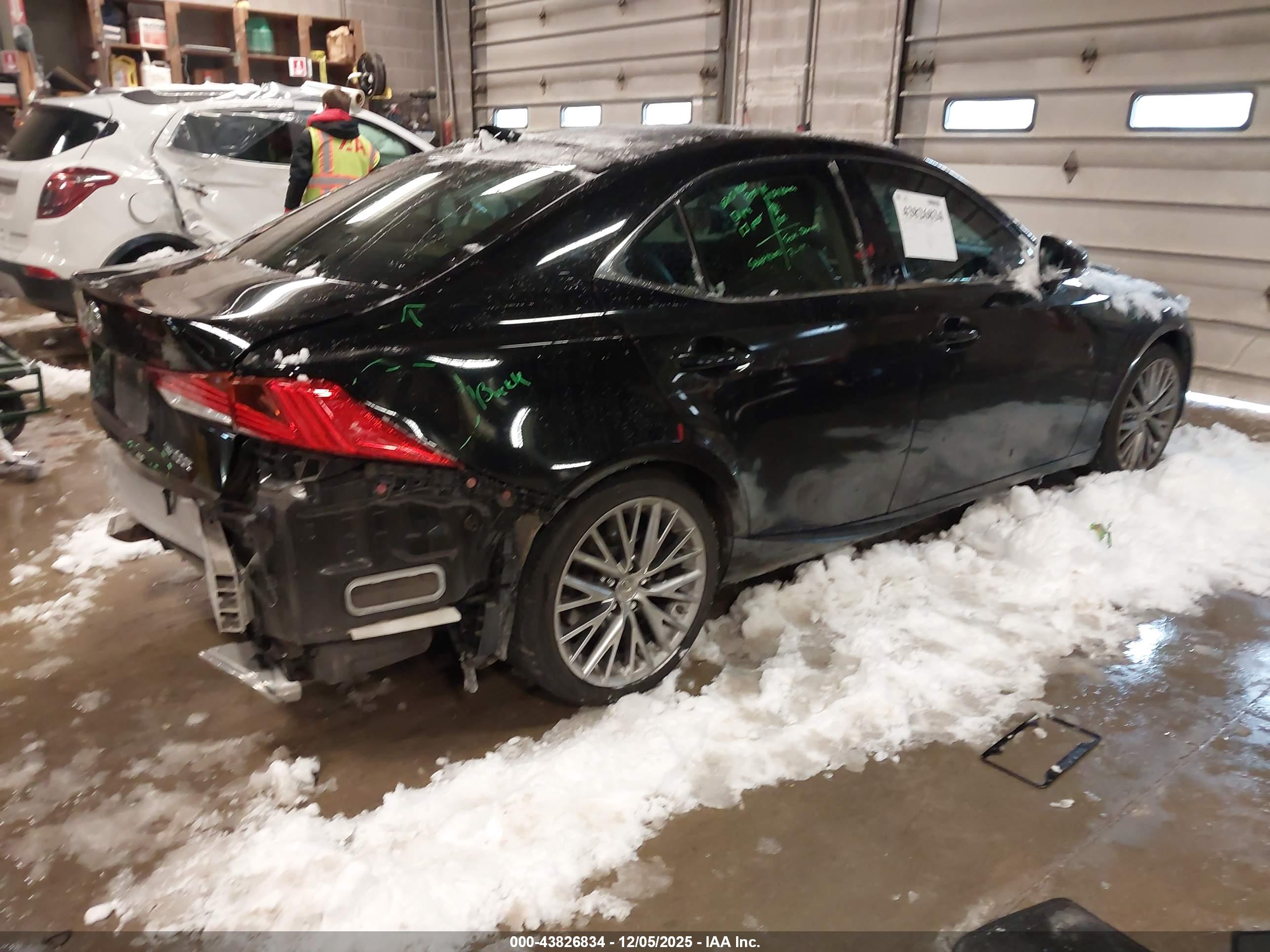 LEXUS IS image 4