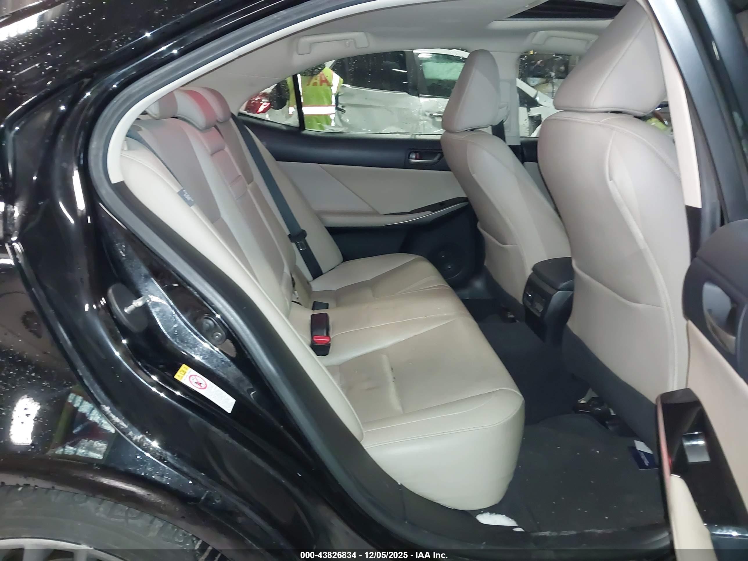 LEXUS IS image 8