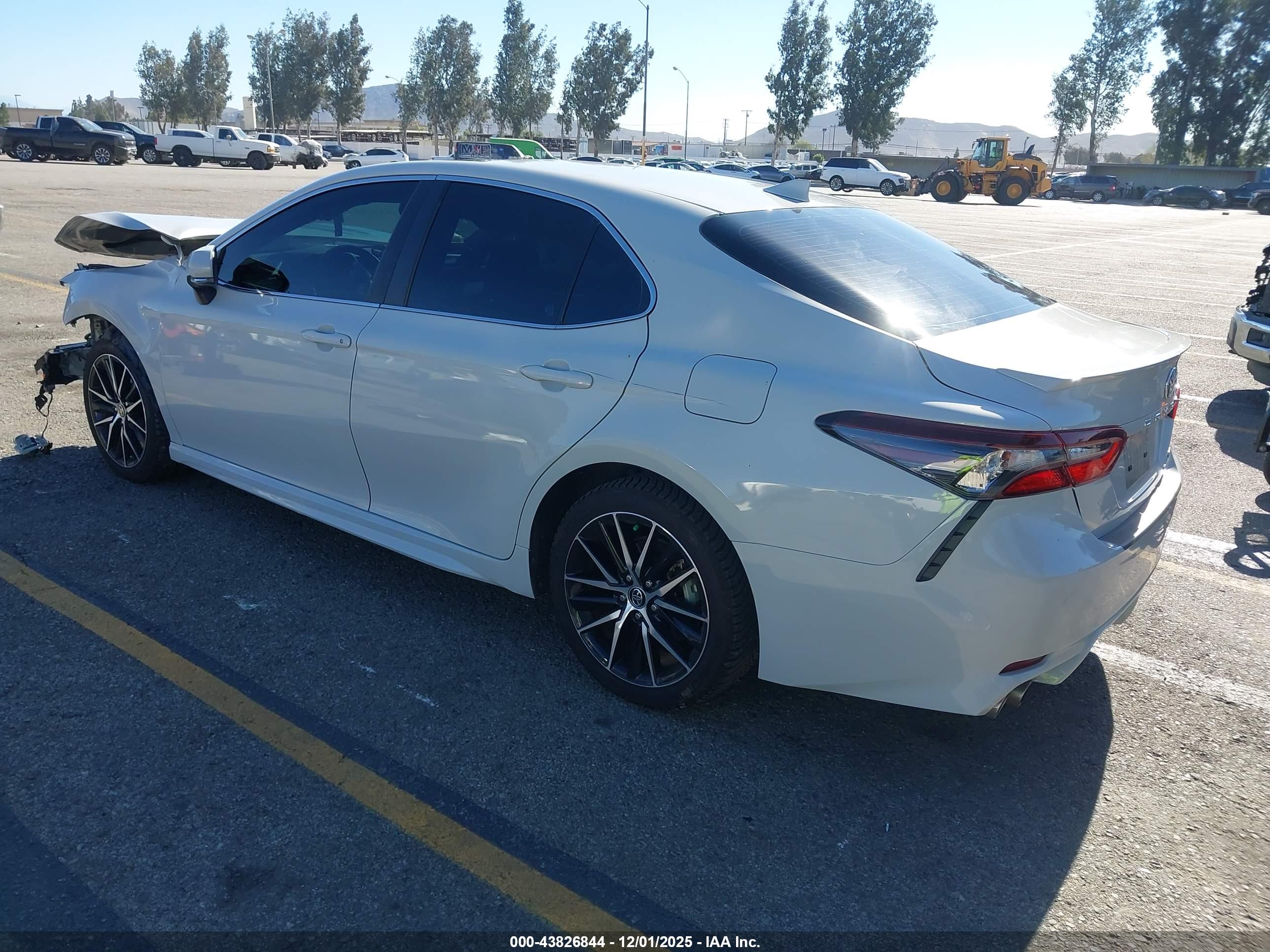 TOYOTA CAMRY image 3