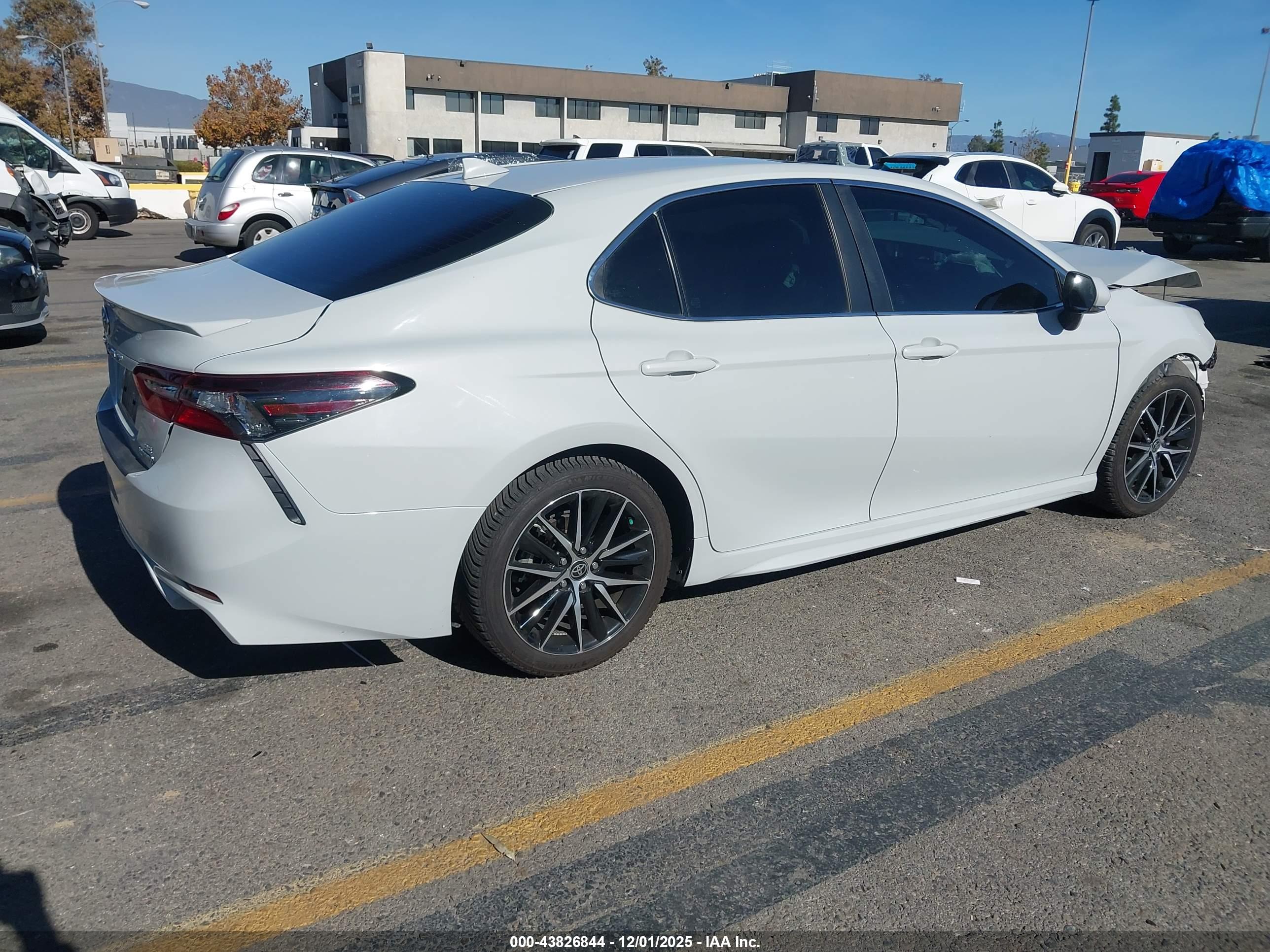TOYOTA CAMRY image 4