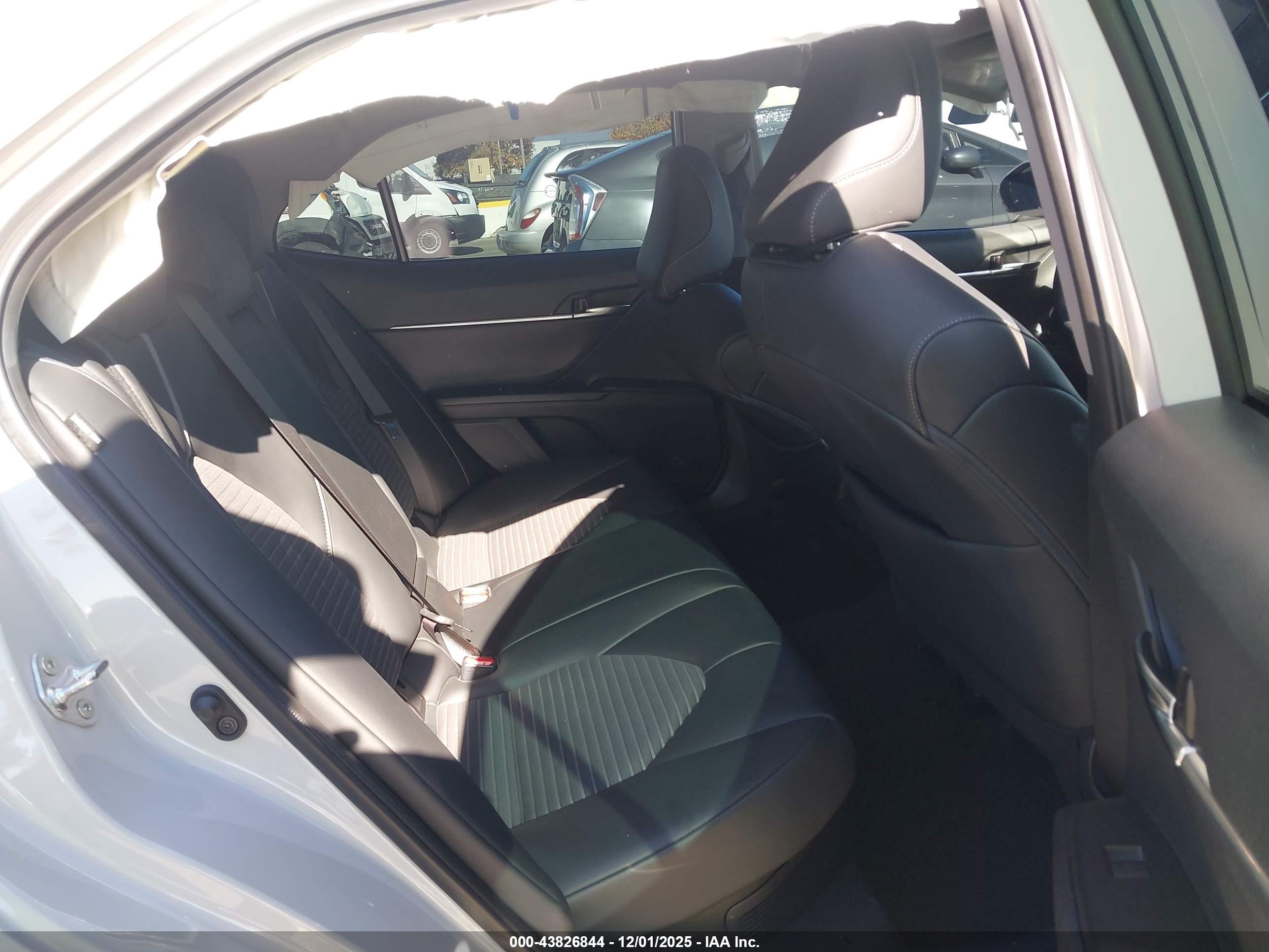 TOYOTA CAMRY image 8