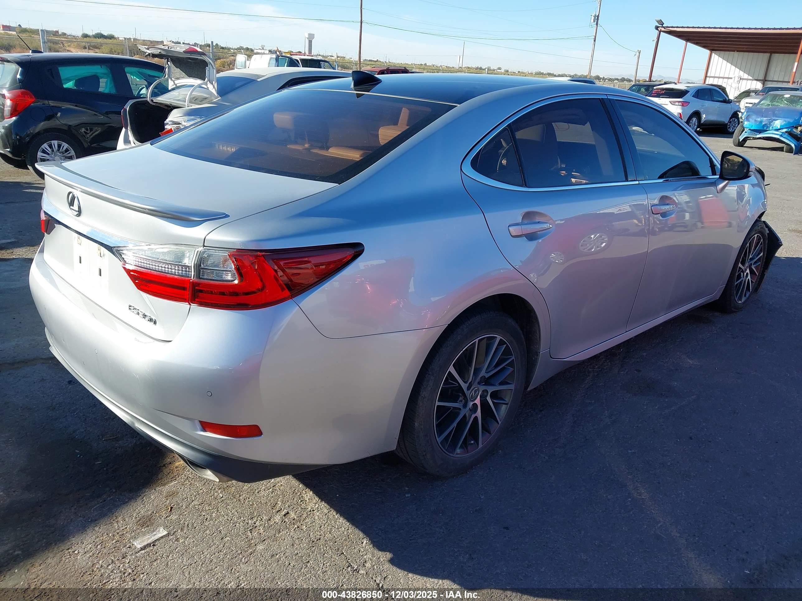 LEXUS ES image 4
