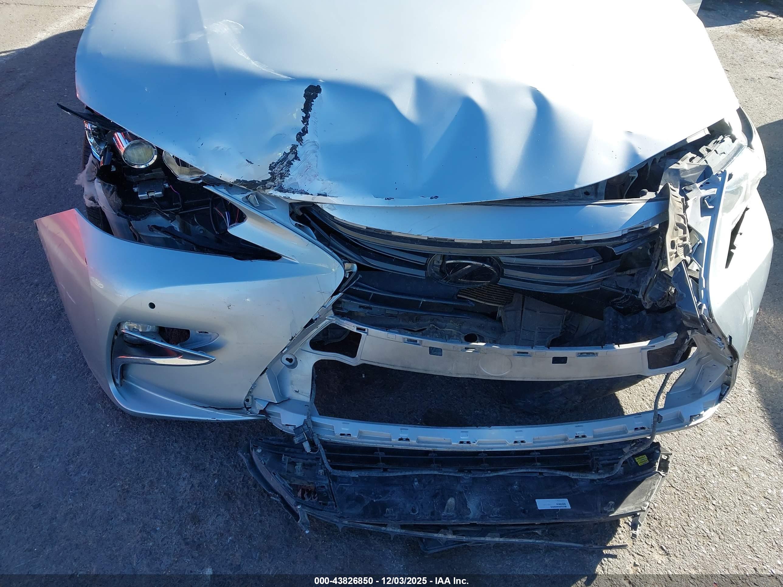 LEXUS ES image 6