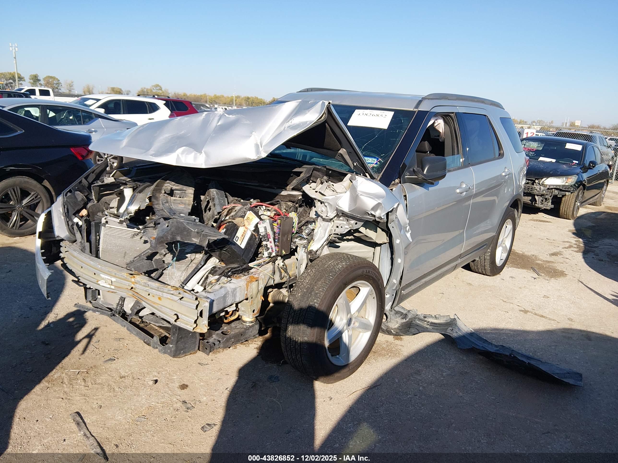 FORD EXPLORER image 2