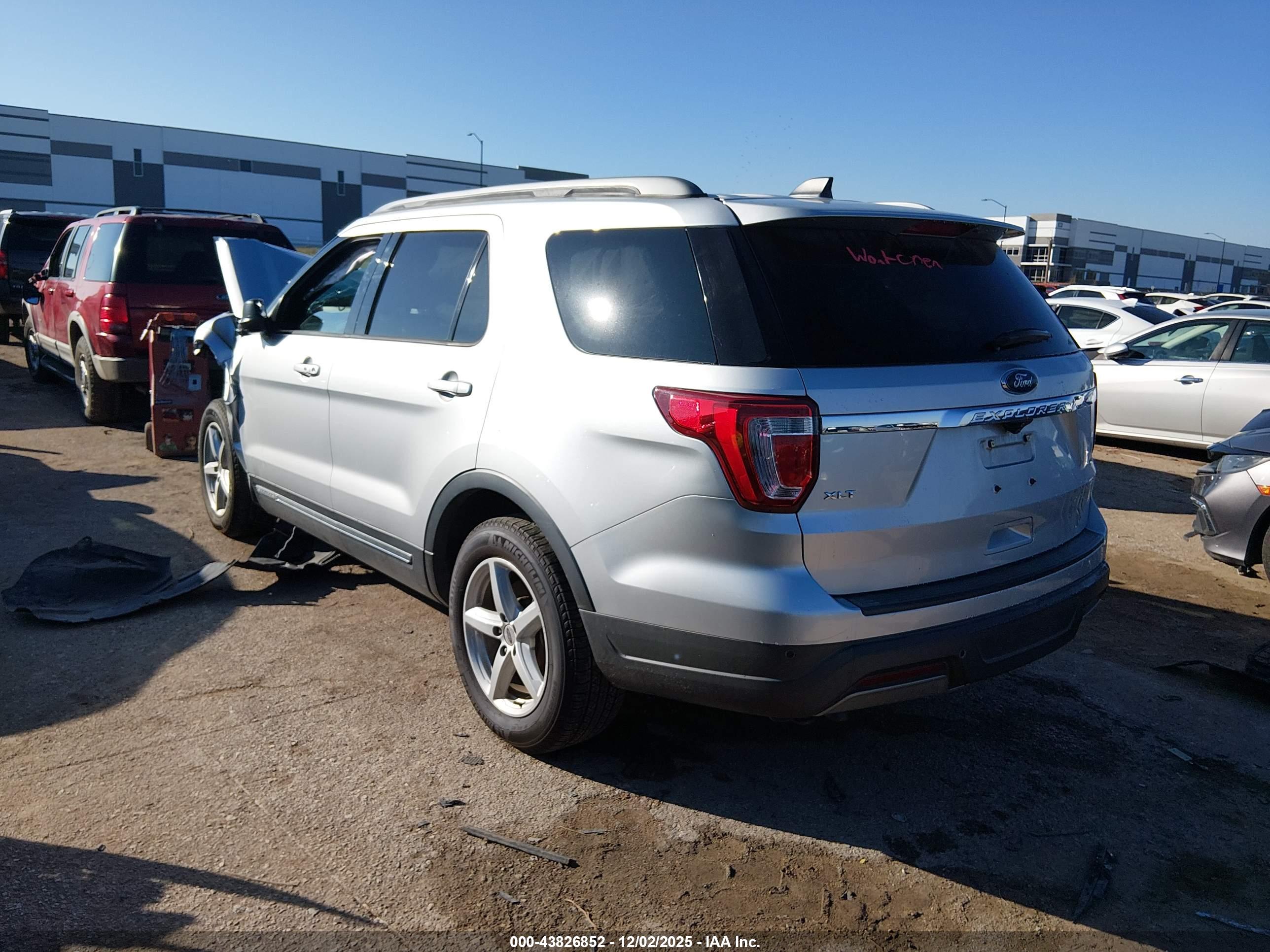 FORD EXPLORER image 3