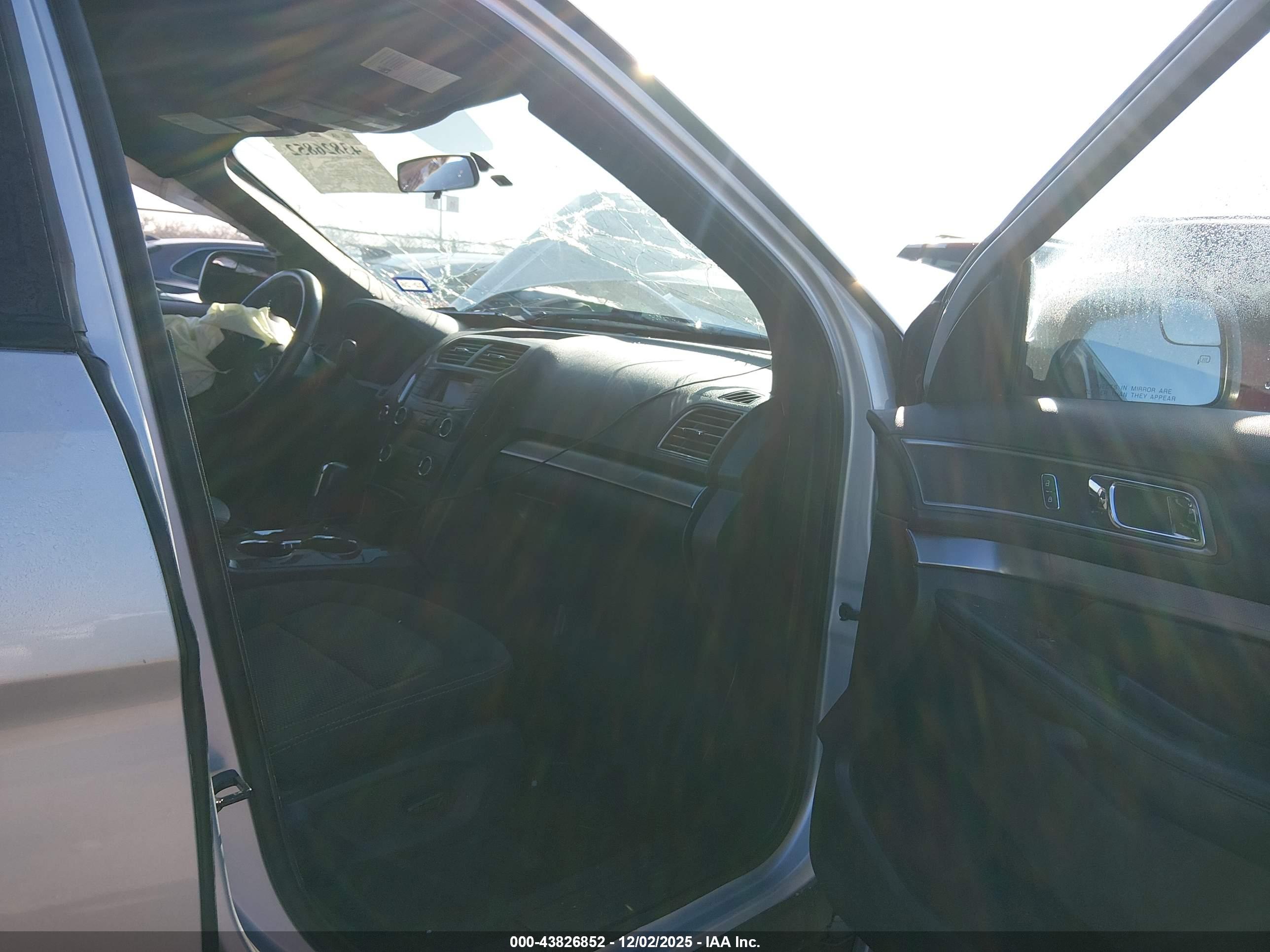 FORD EXPLORER image 5