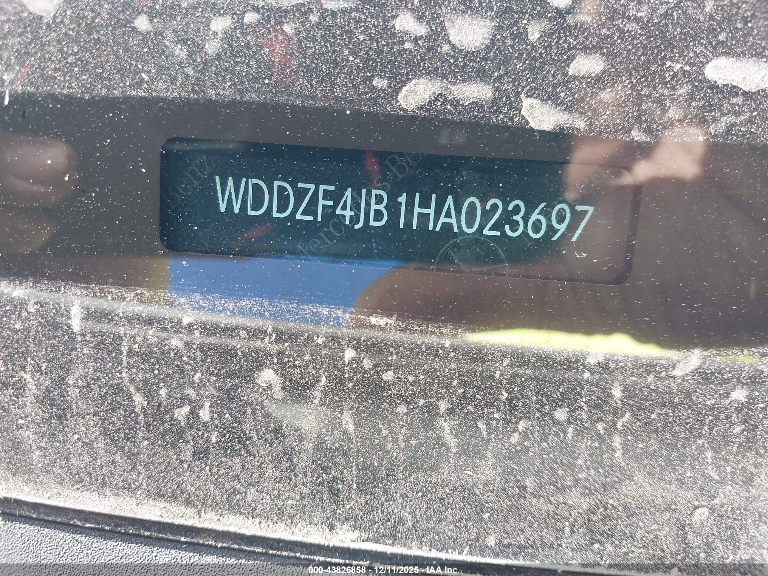MERCEDES-BENZ E image 9