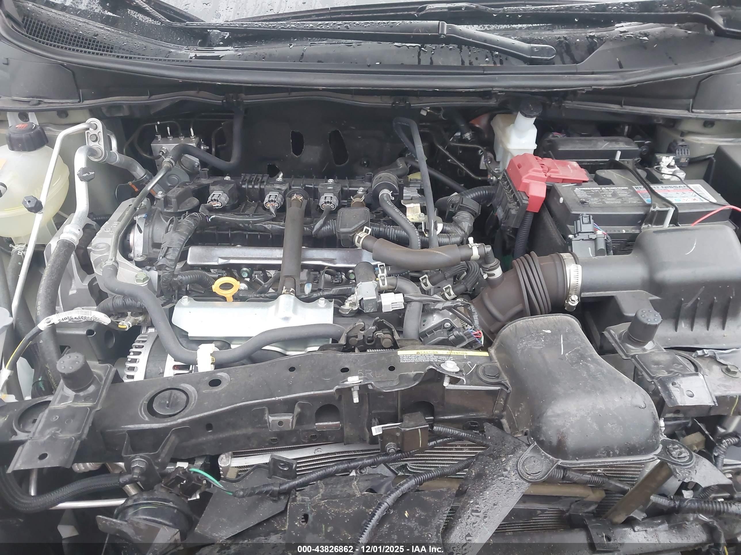 NISSAN VERSA image 10