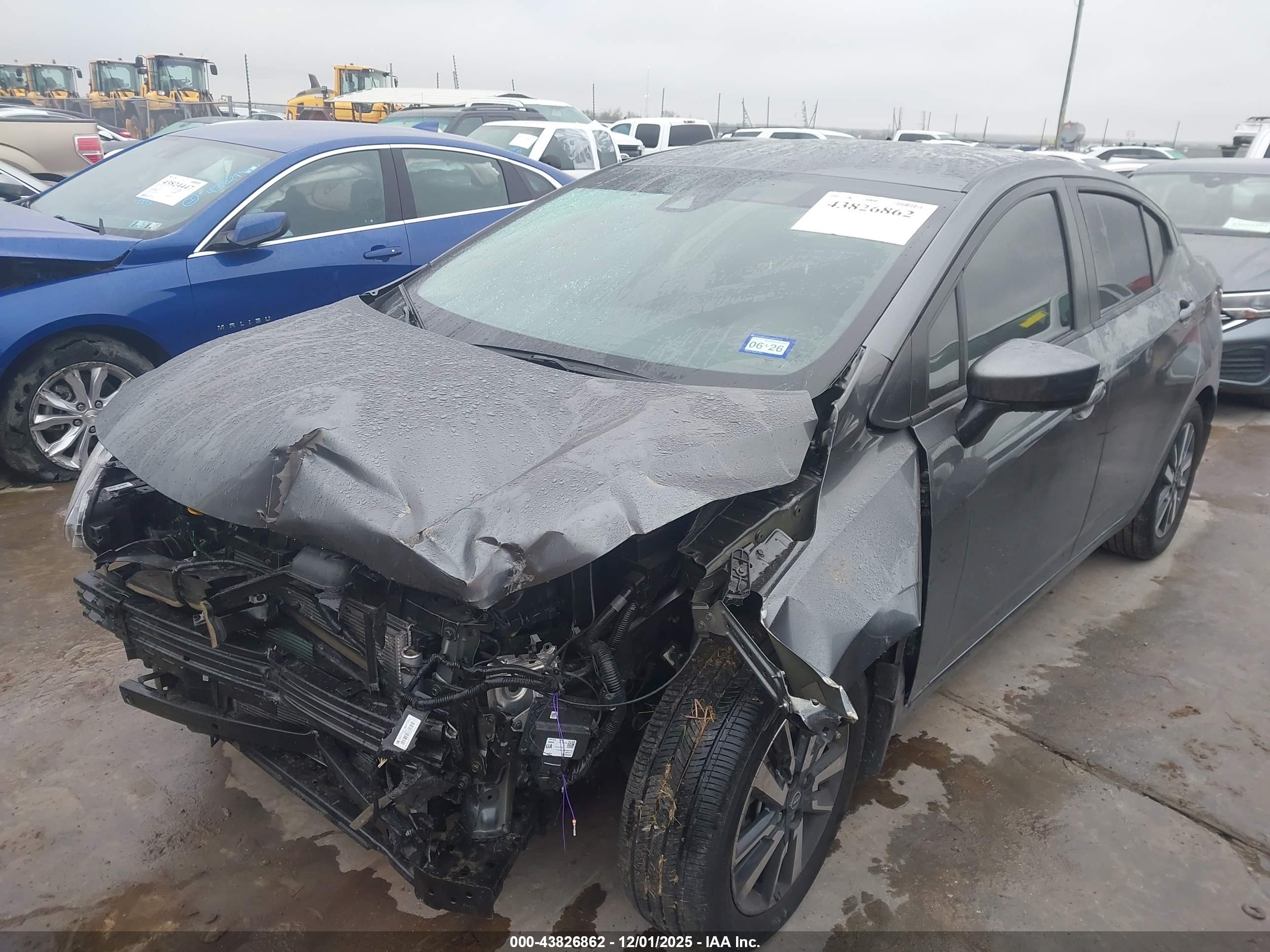 NISSAN VERSA image 2