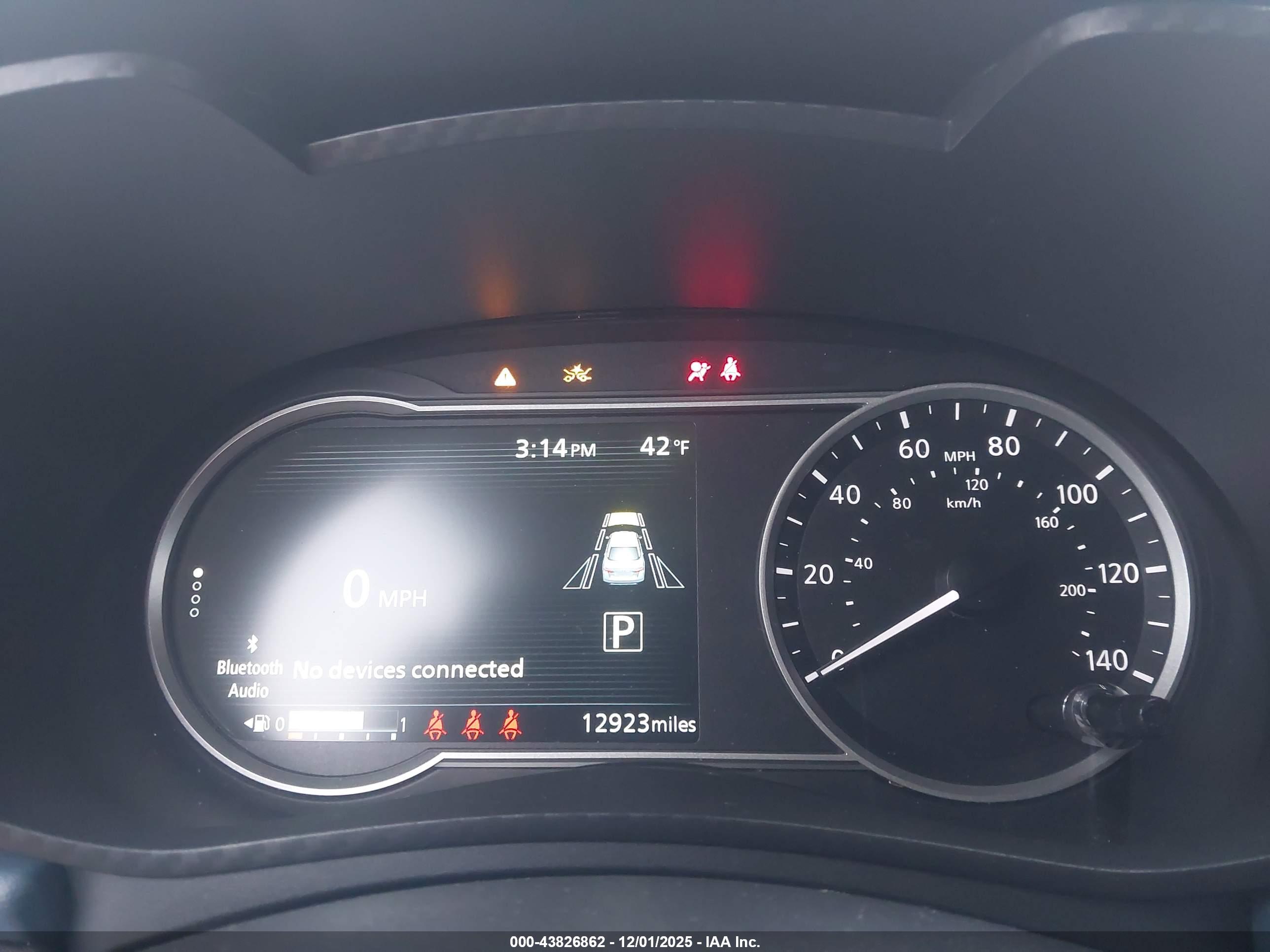 NISSAN VERSA image 7
