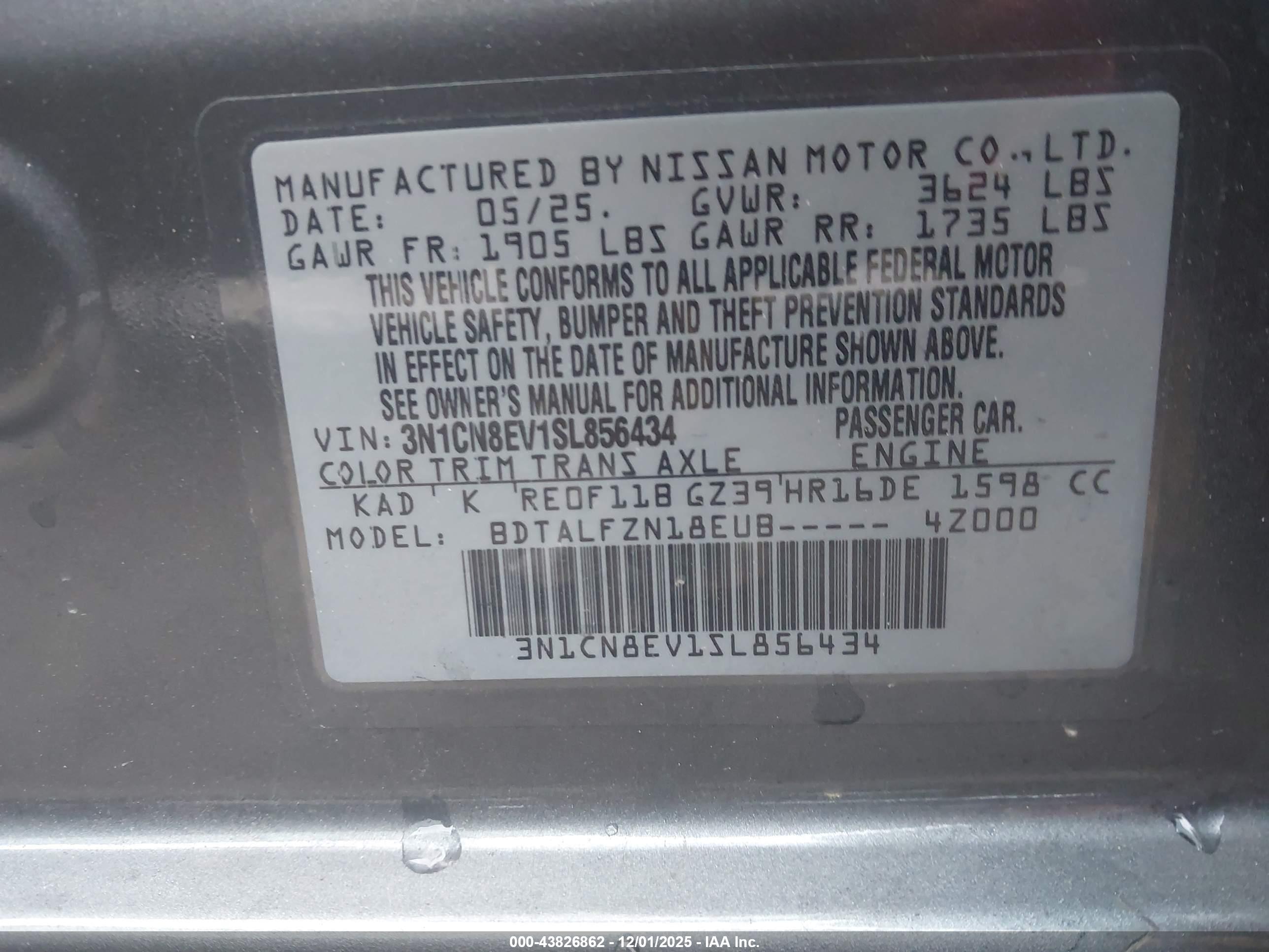 NISSAN VERSA image 9
