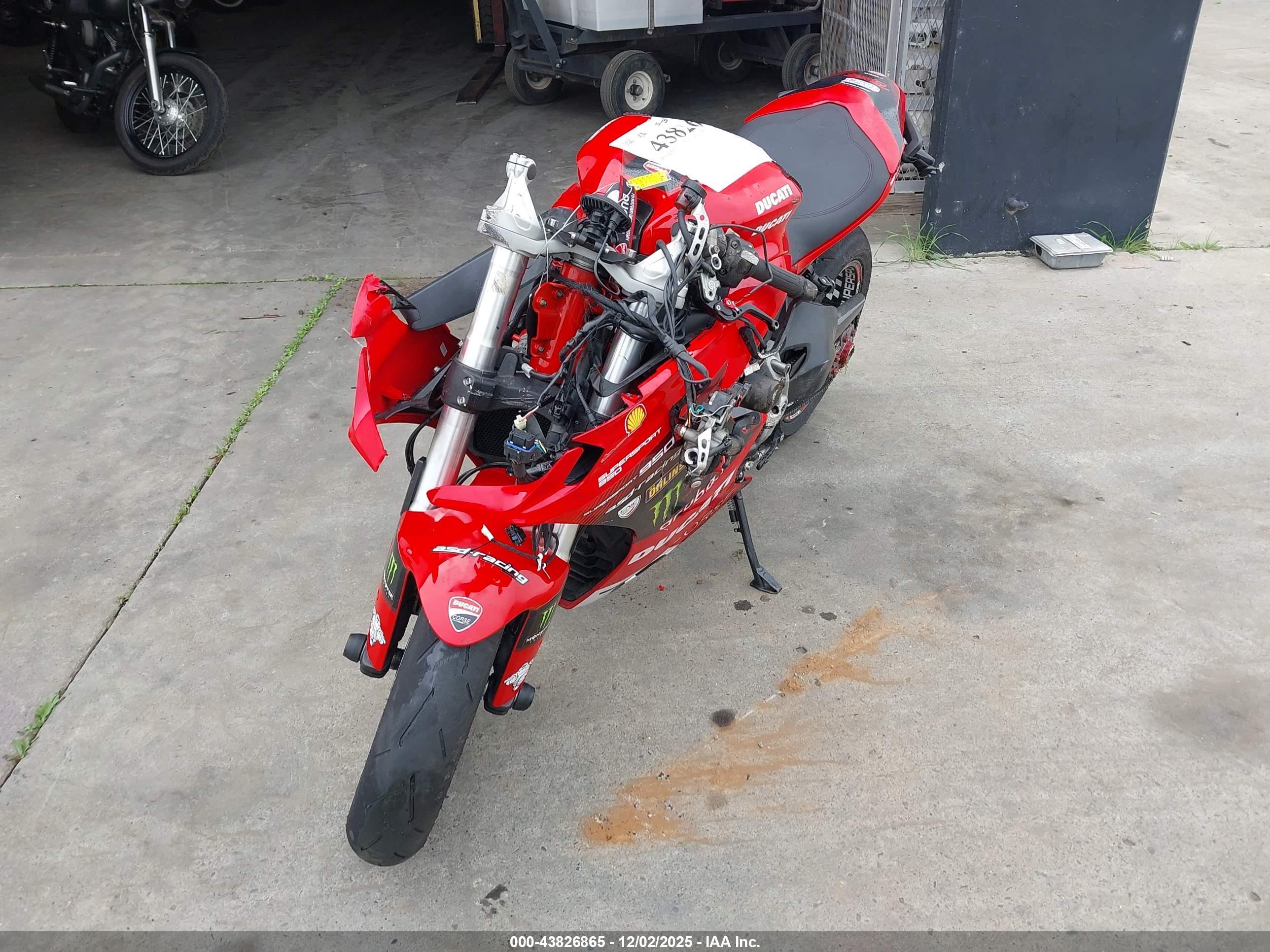 DUCATI SUPERSPORT image 2