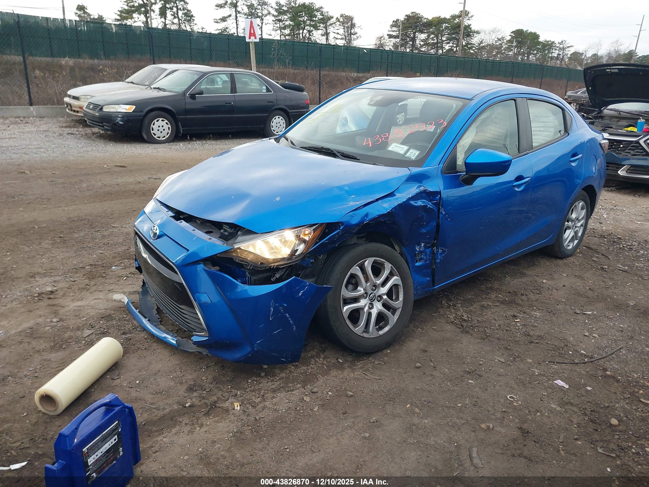 TOYOTA YARIS image 2