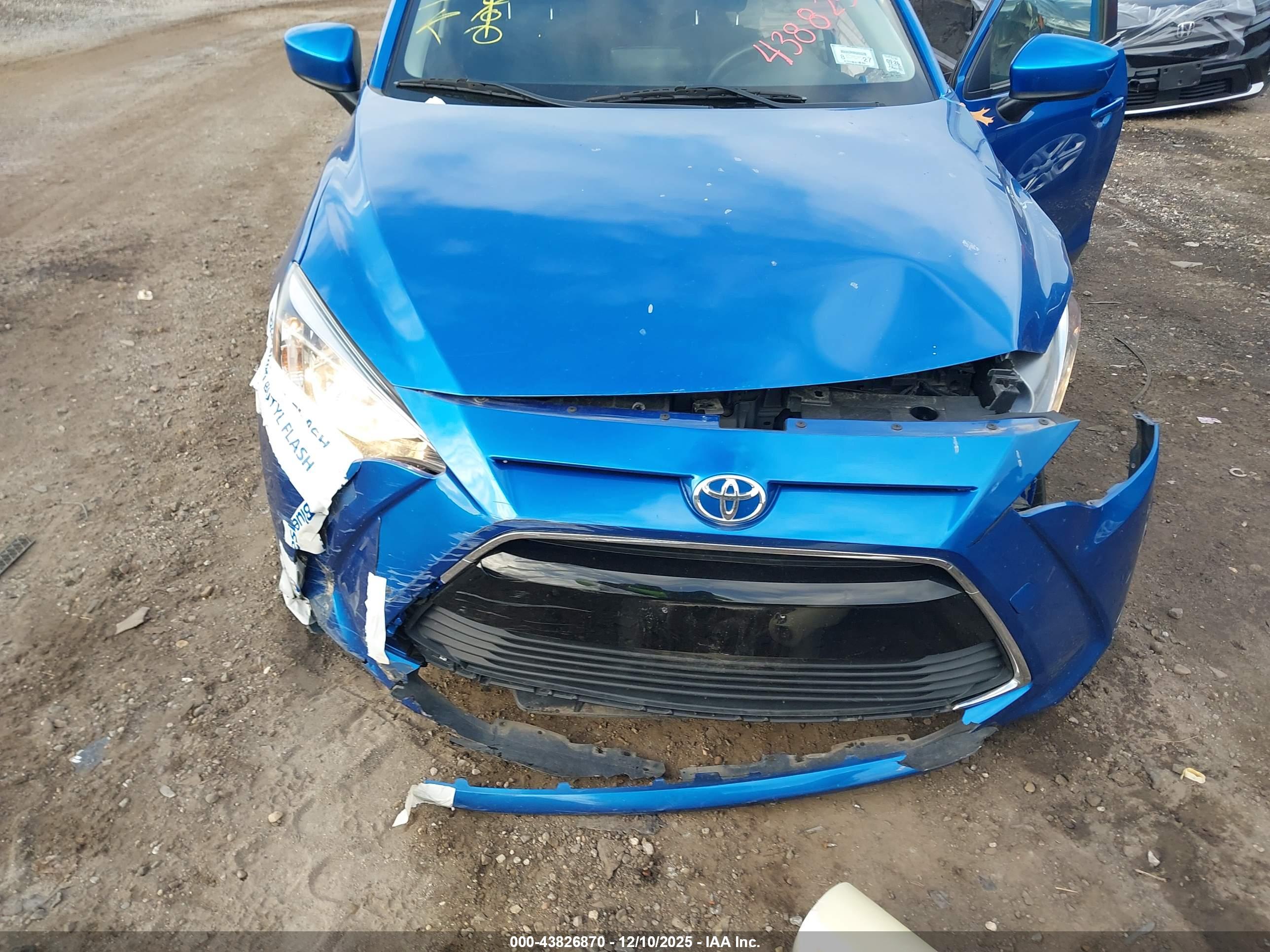 TOYOTA YARIS image 6