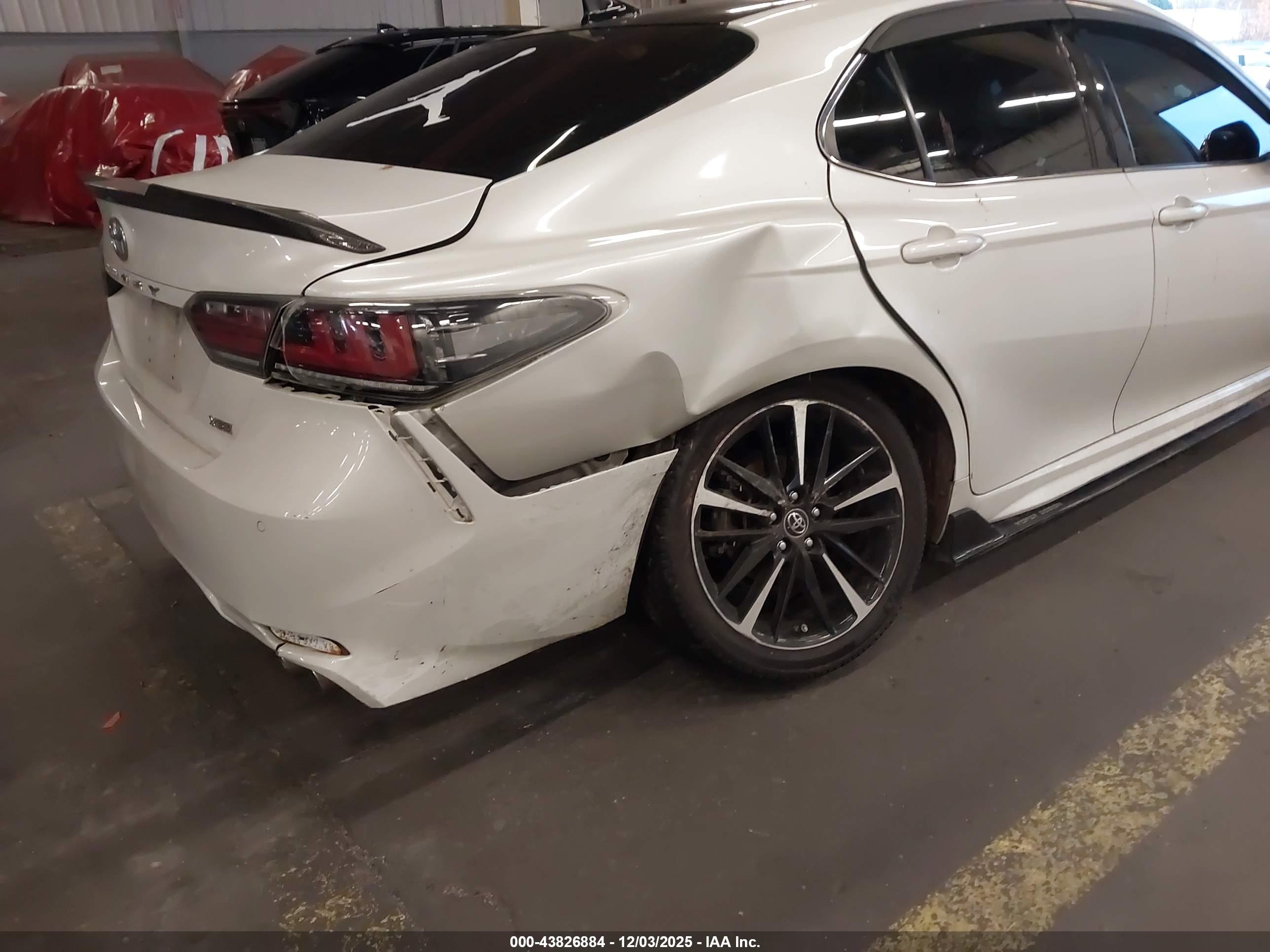 TOYOTA CAMRY image 6