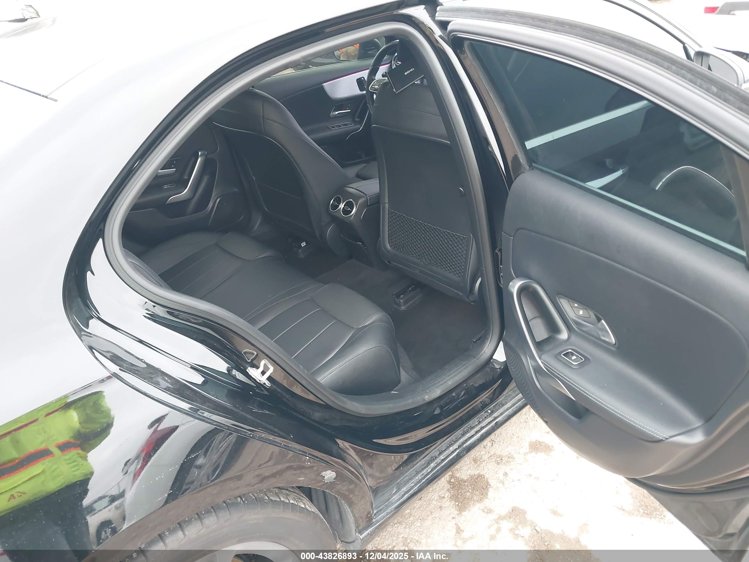 MERCEDES-BENZ A image 8