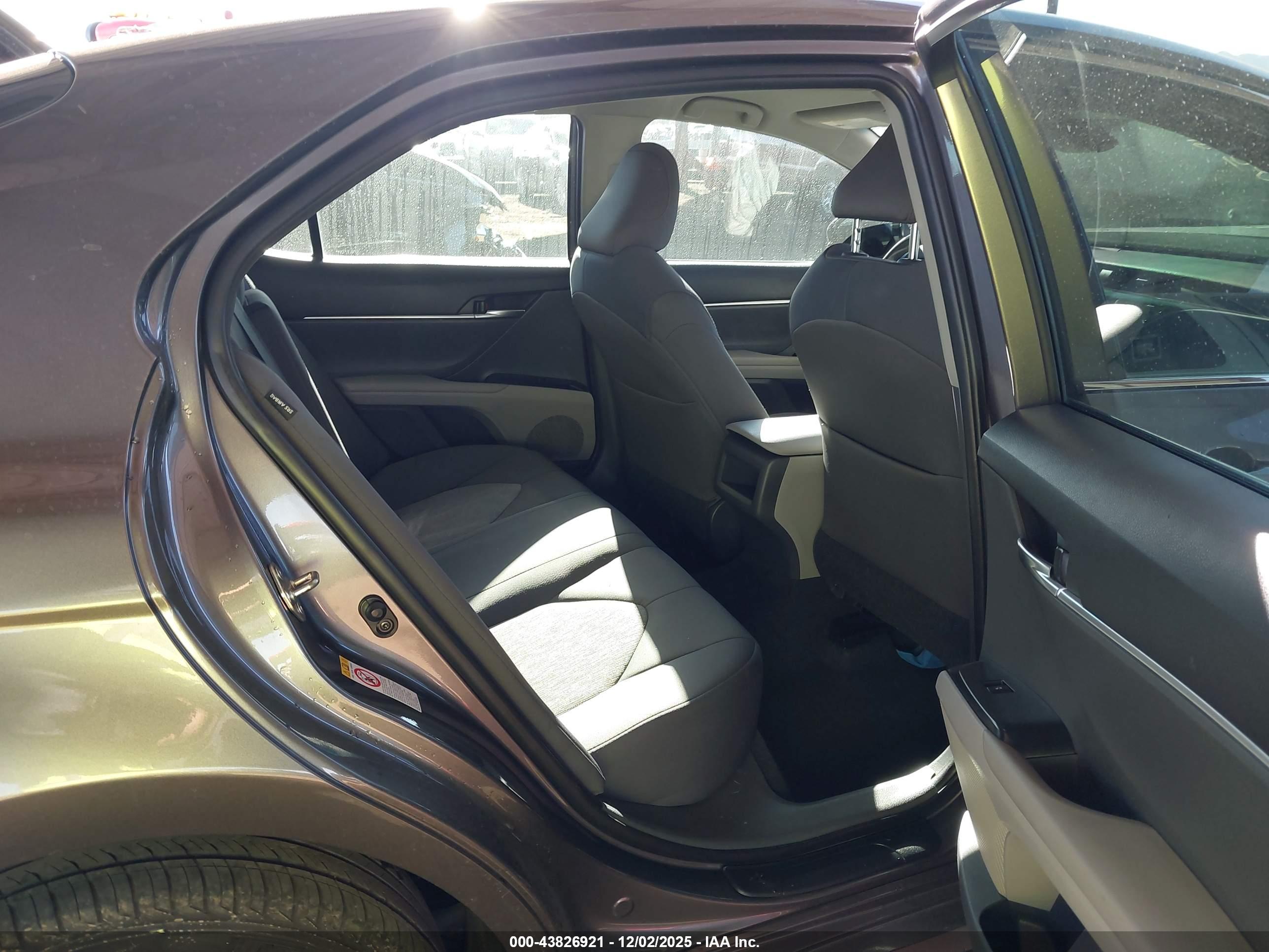 TOYOTA CAMRY image 8