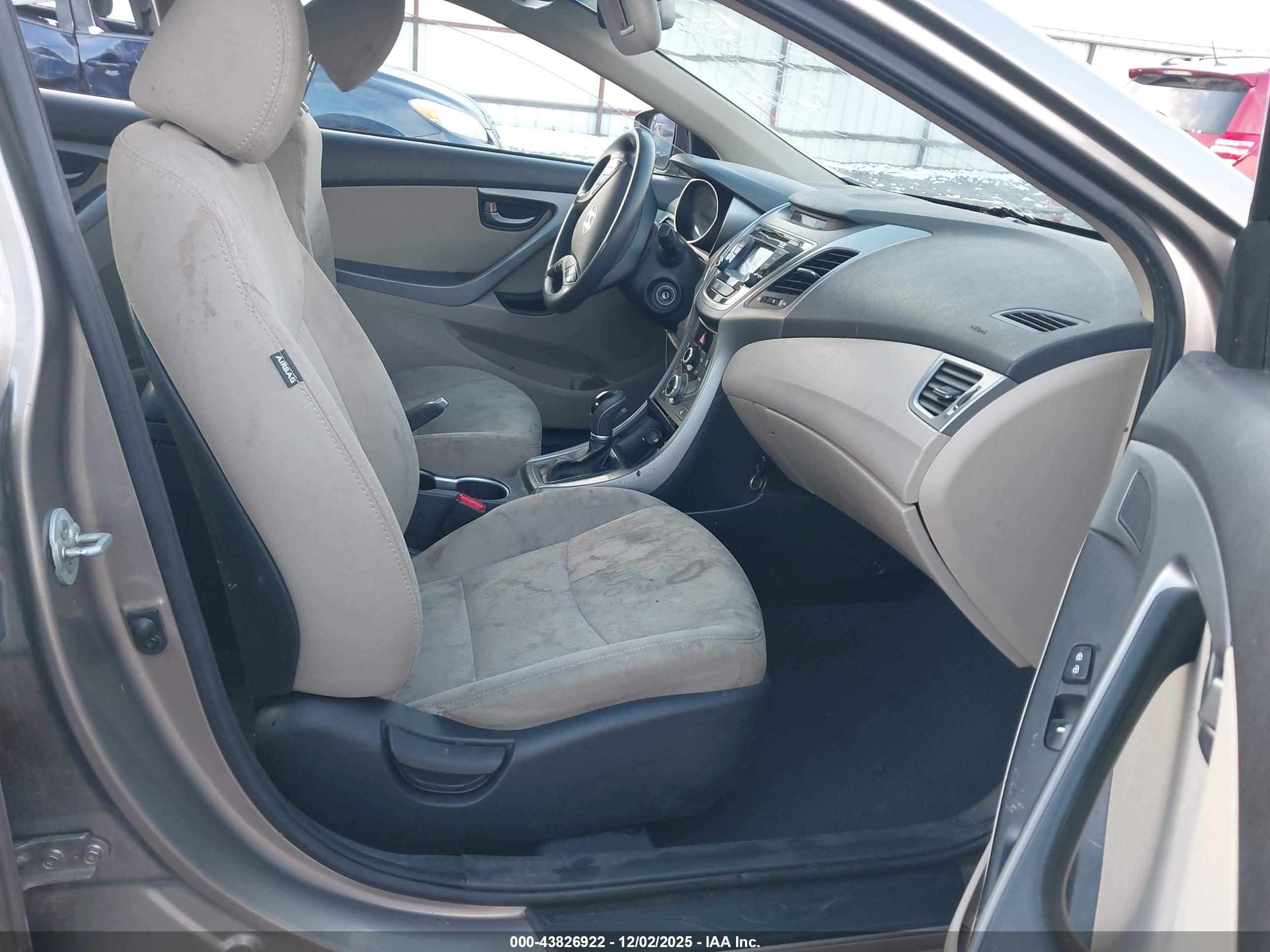 HYUNDAI ELANTRA image 5