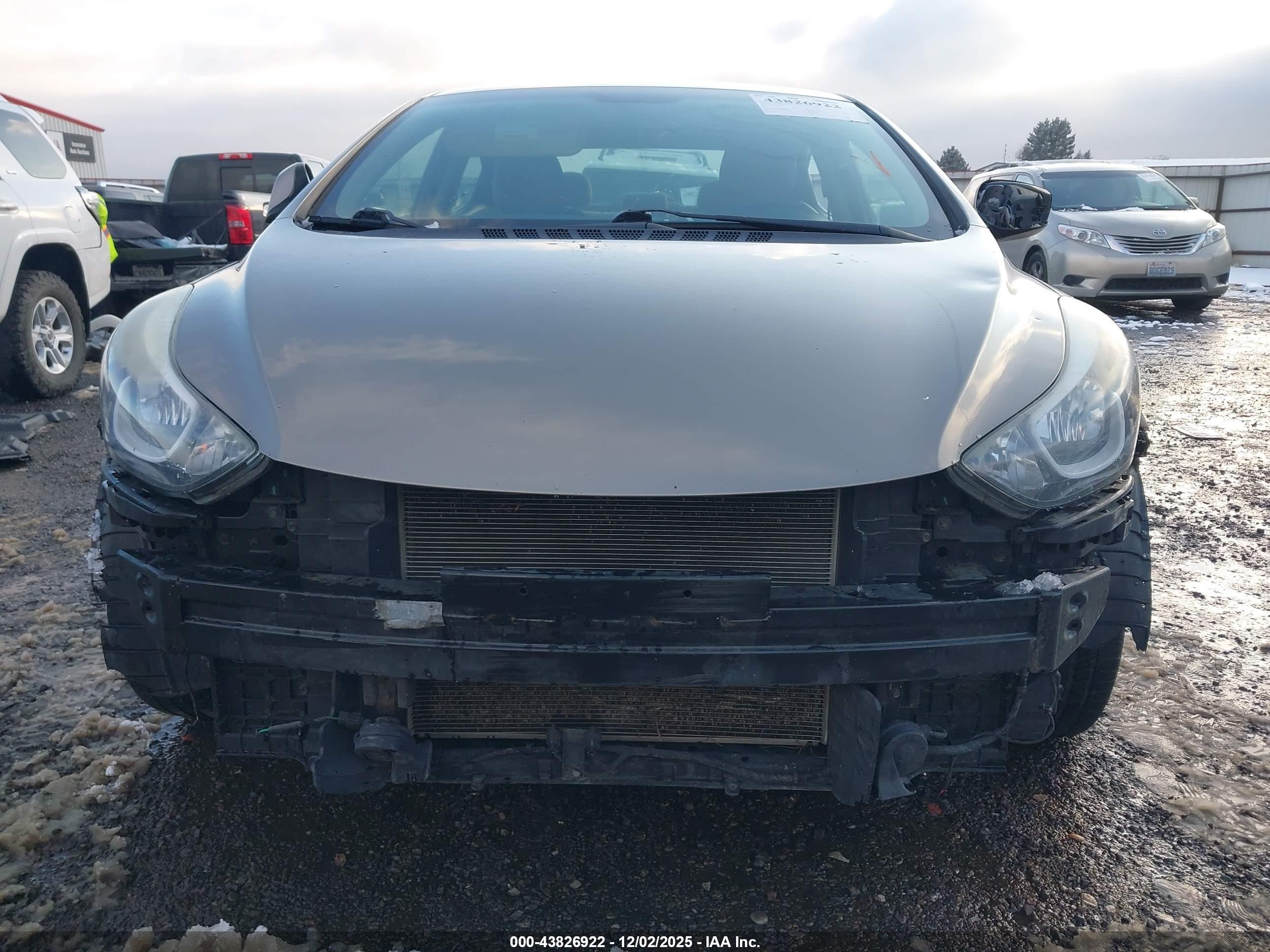 HYUNDAI ELANTRA image 6