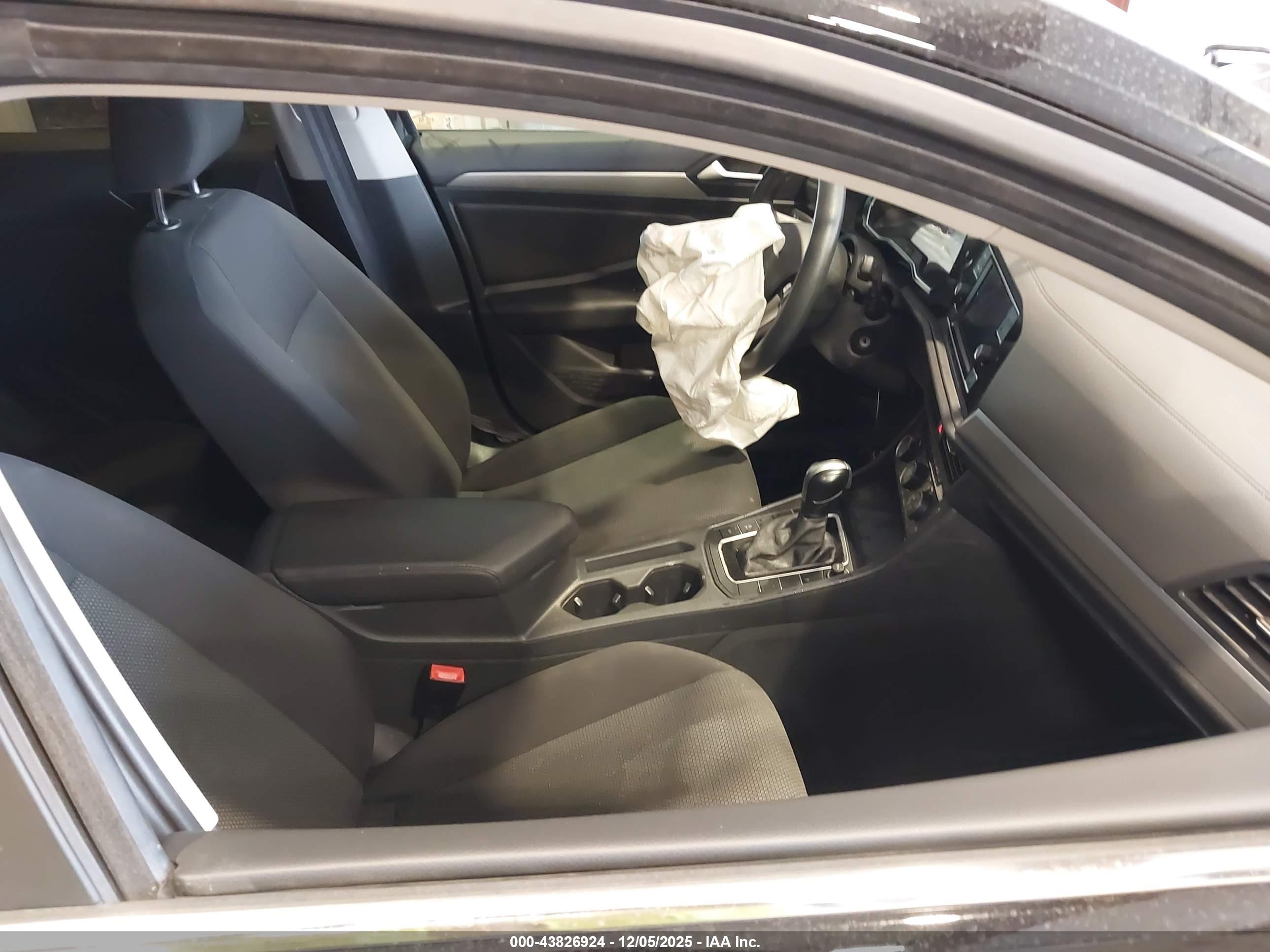 VOLKSWAGEN JETTA image 5