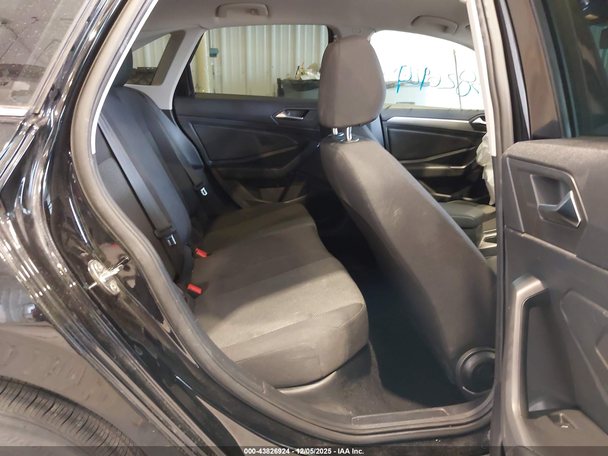 VOLKSWAGEN JETTA image 8