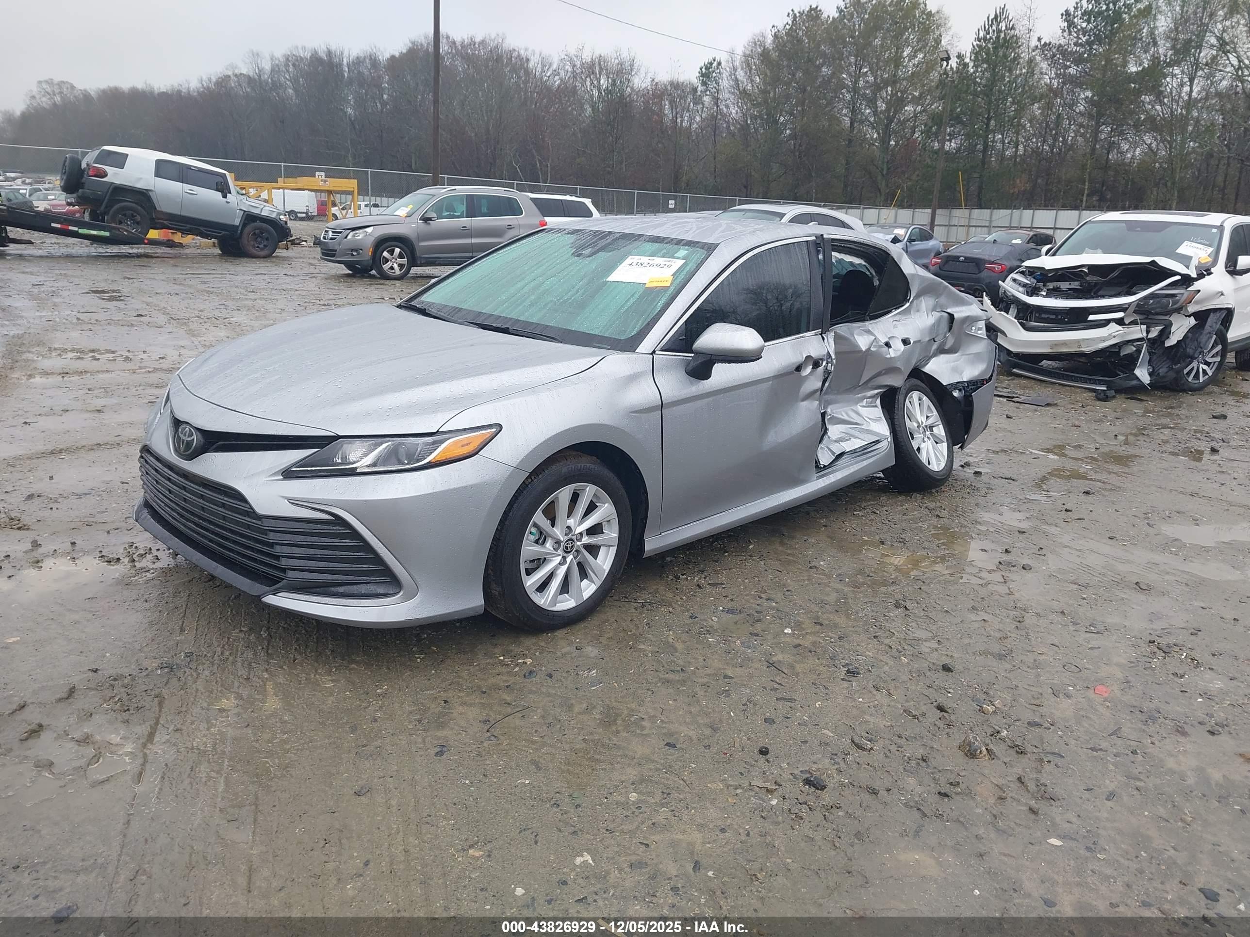 TOYOTA CAMRY image 2