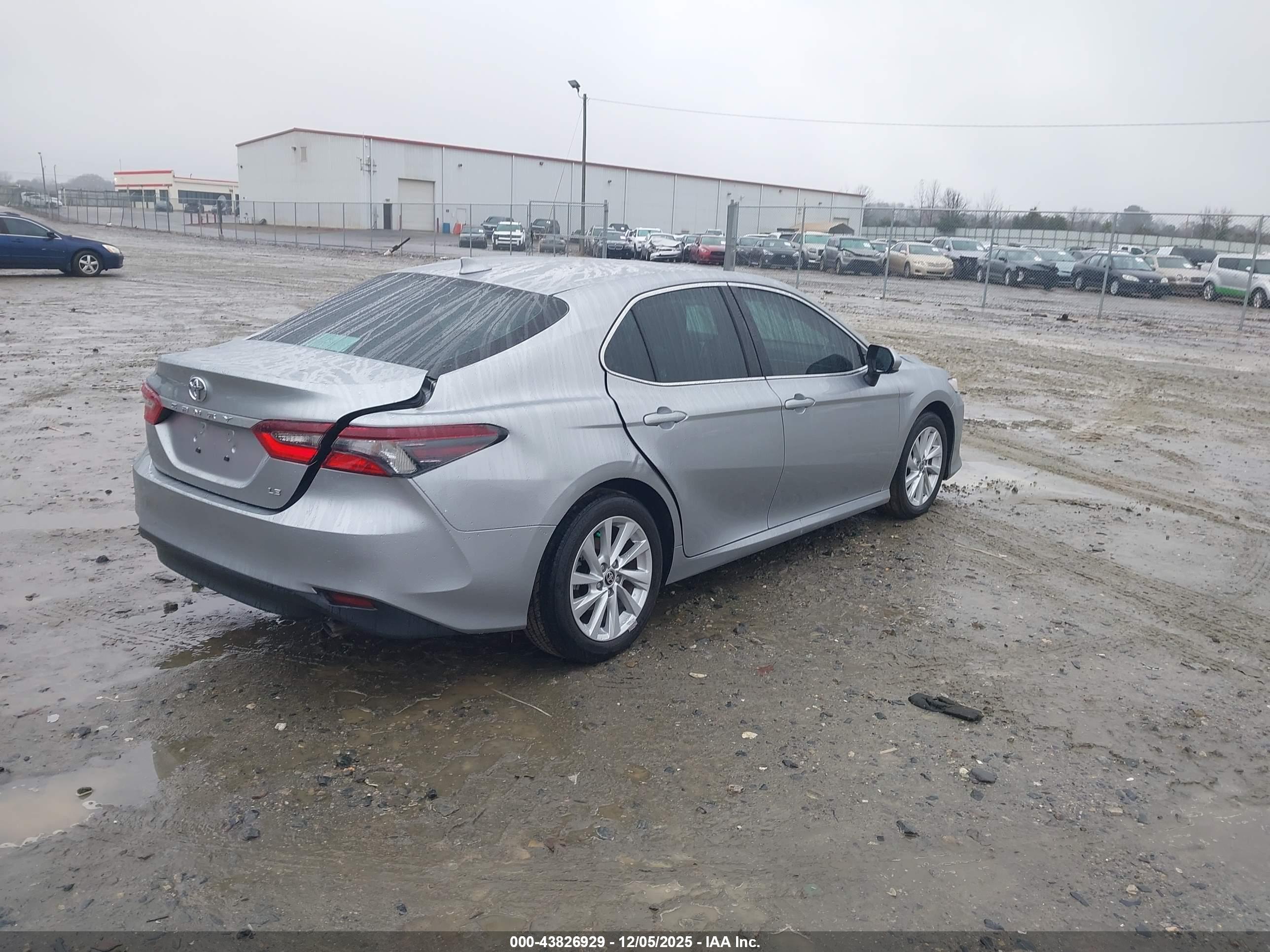 TOYOTA CAMRY image 4