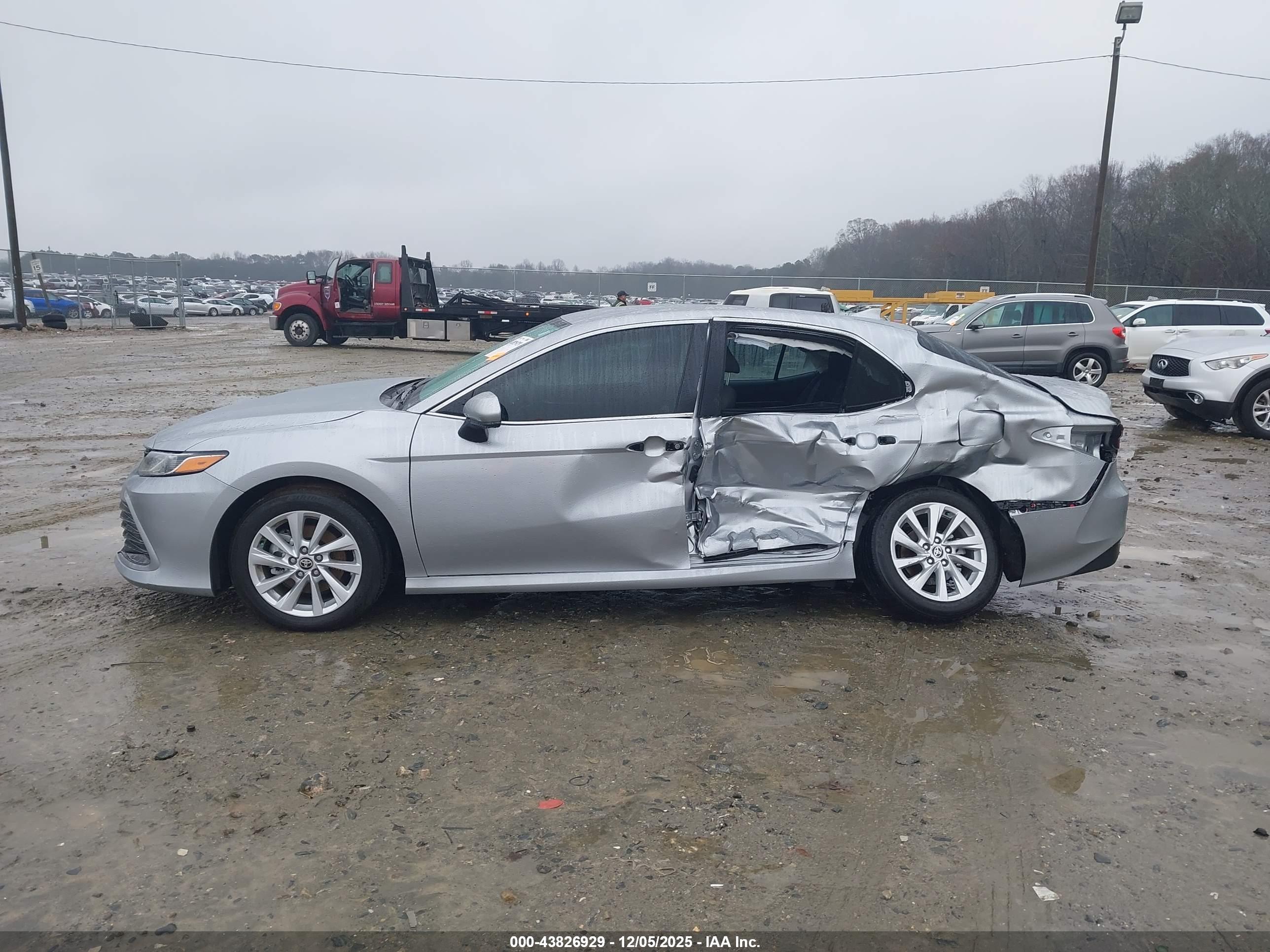 TOYOTA CAMRY image 6
