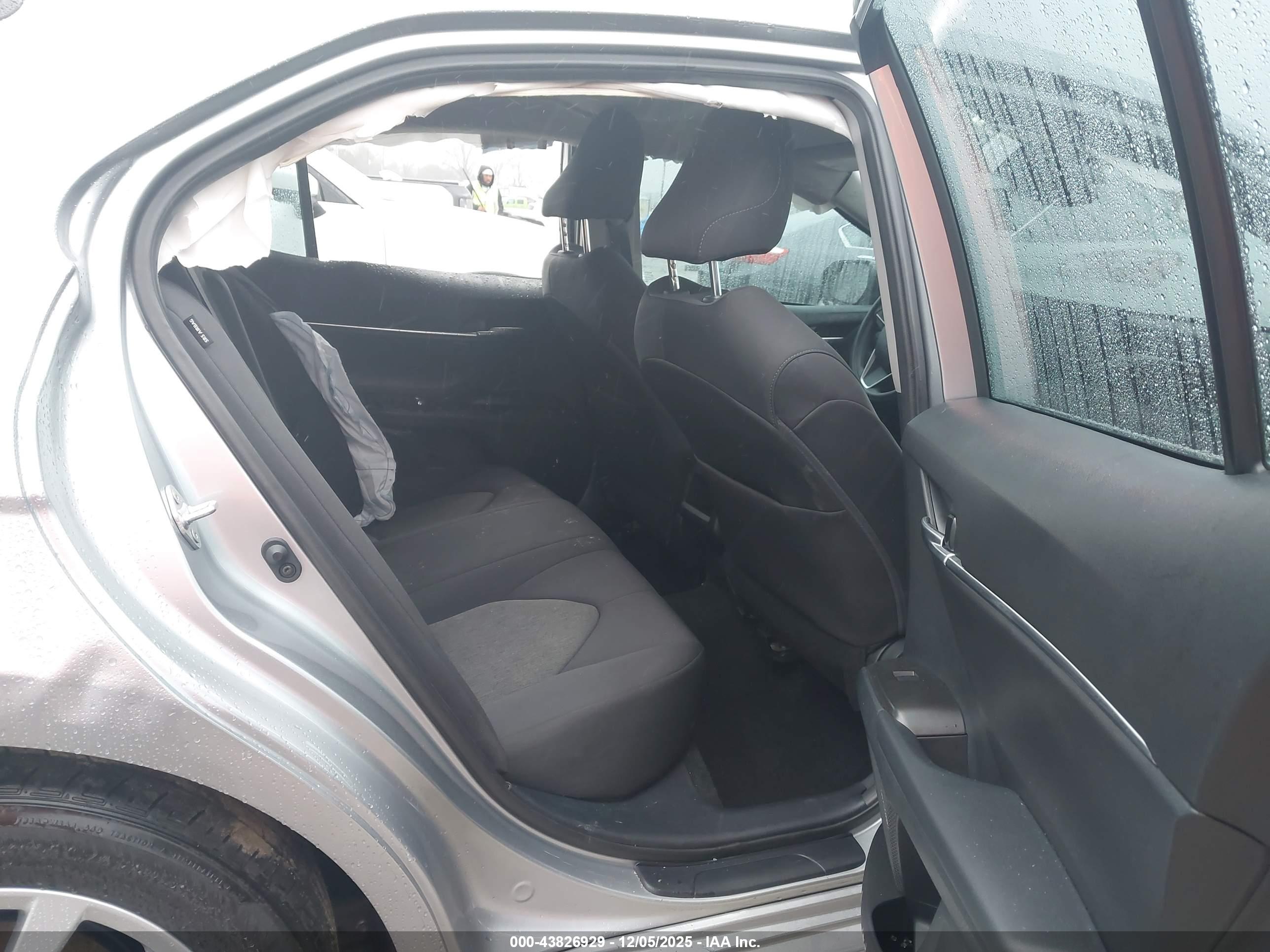 TOYOTA CAMRY image 8
