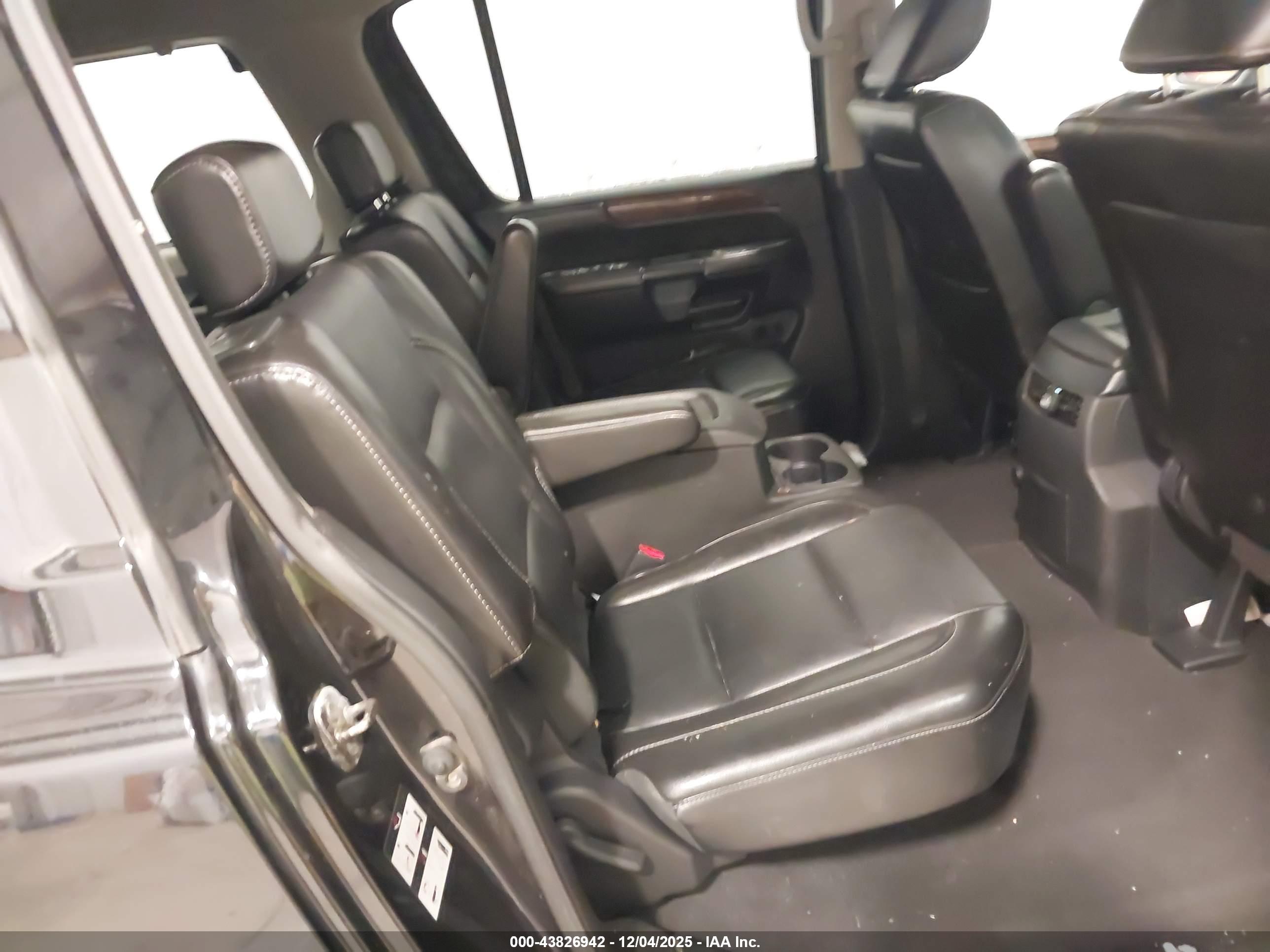 NISSAN ARMADA image 8