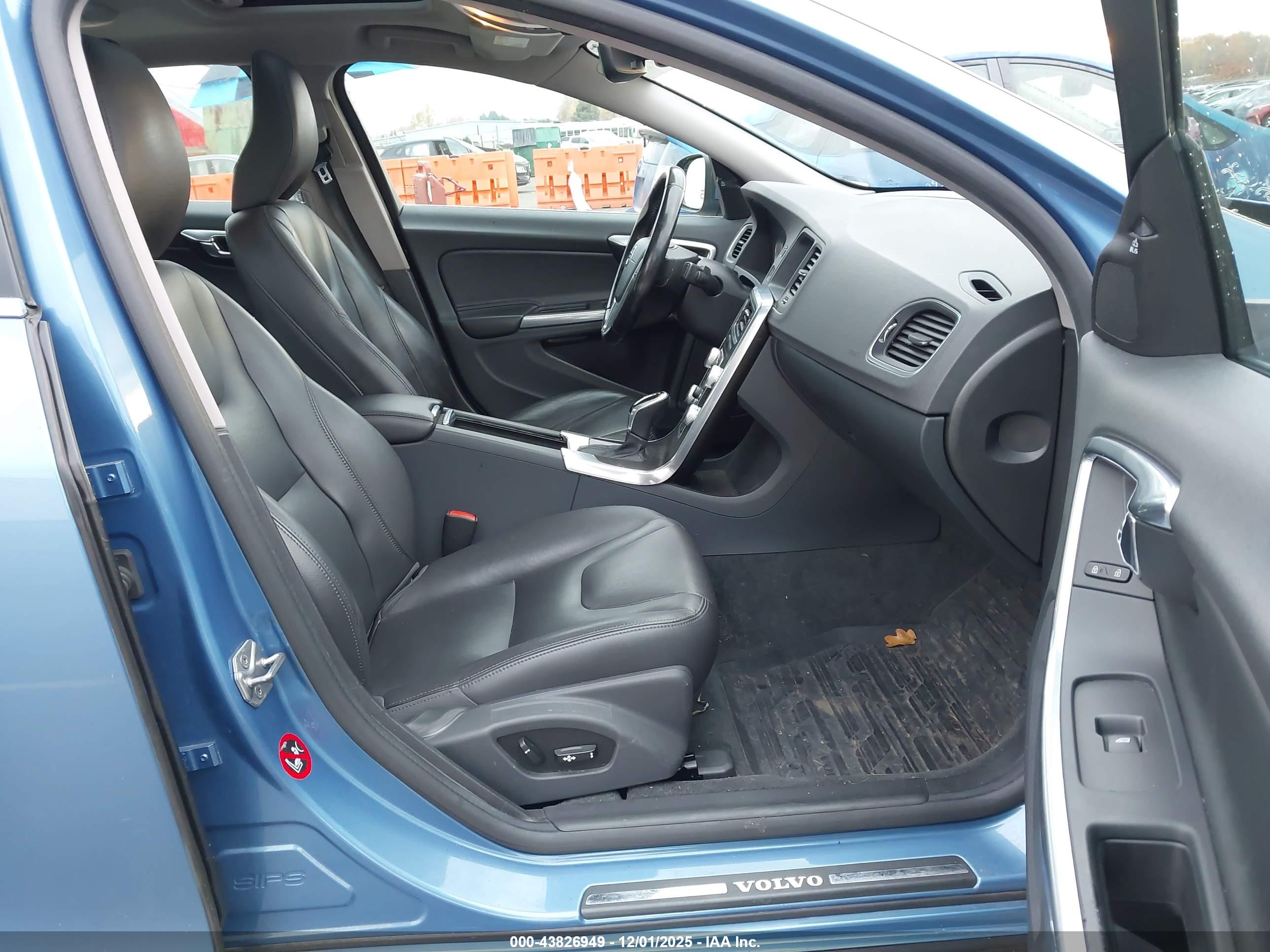 VOLVO S60 image 5