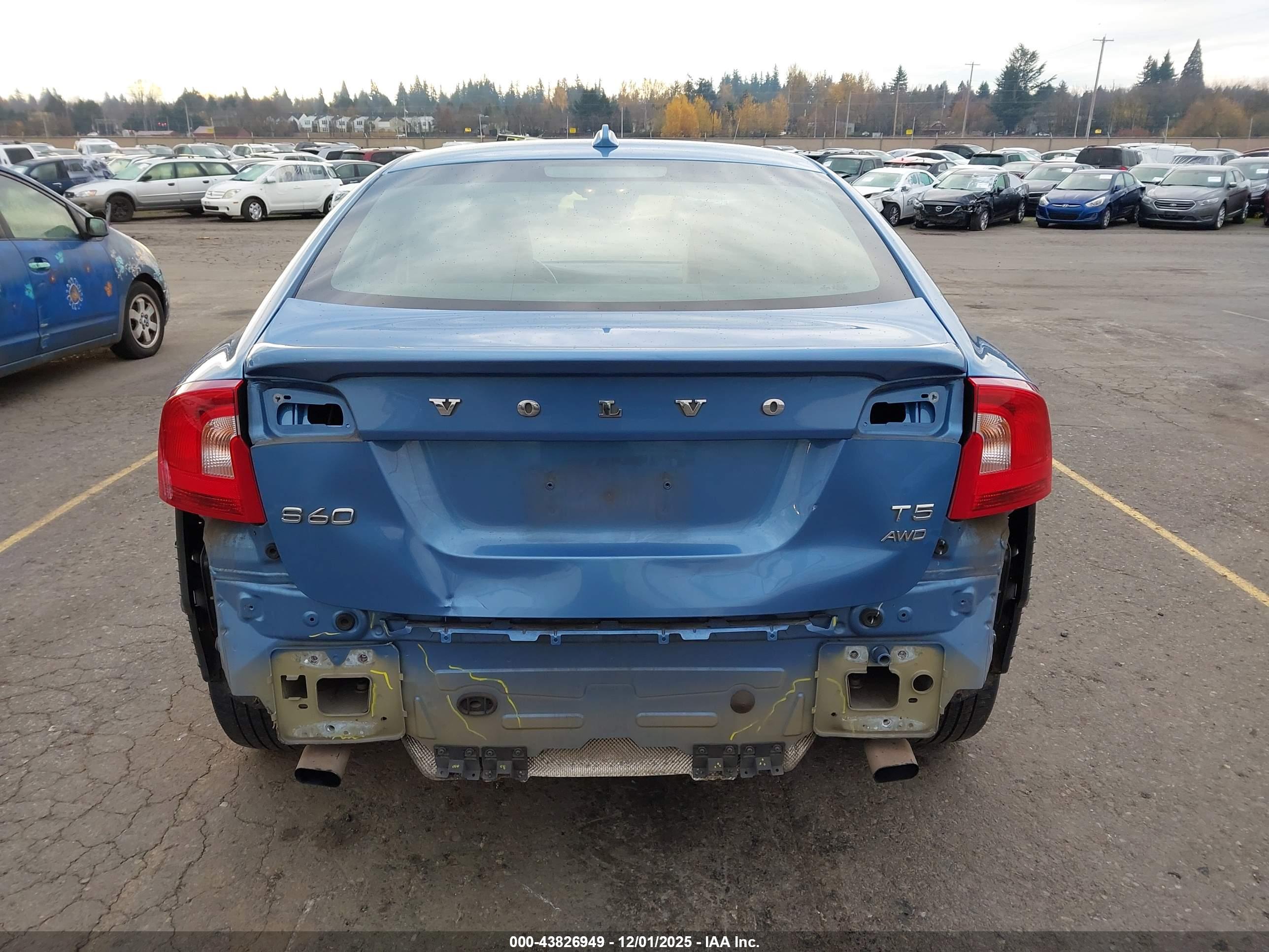 VOLVO S60 image 6