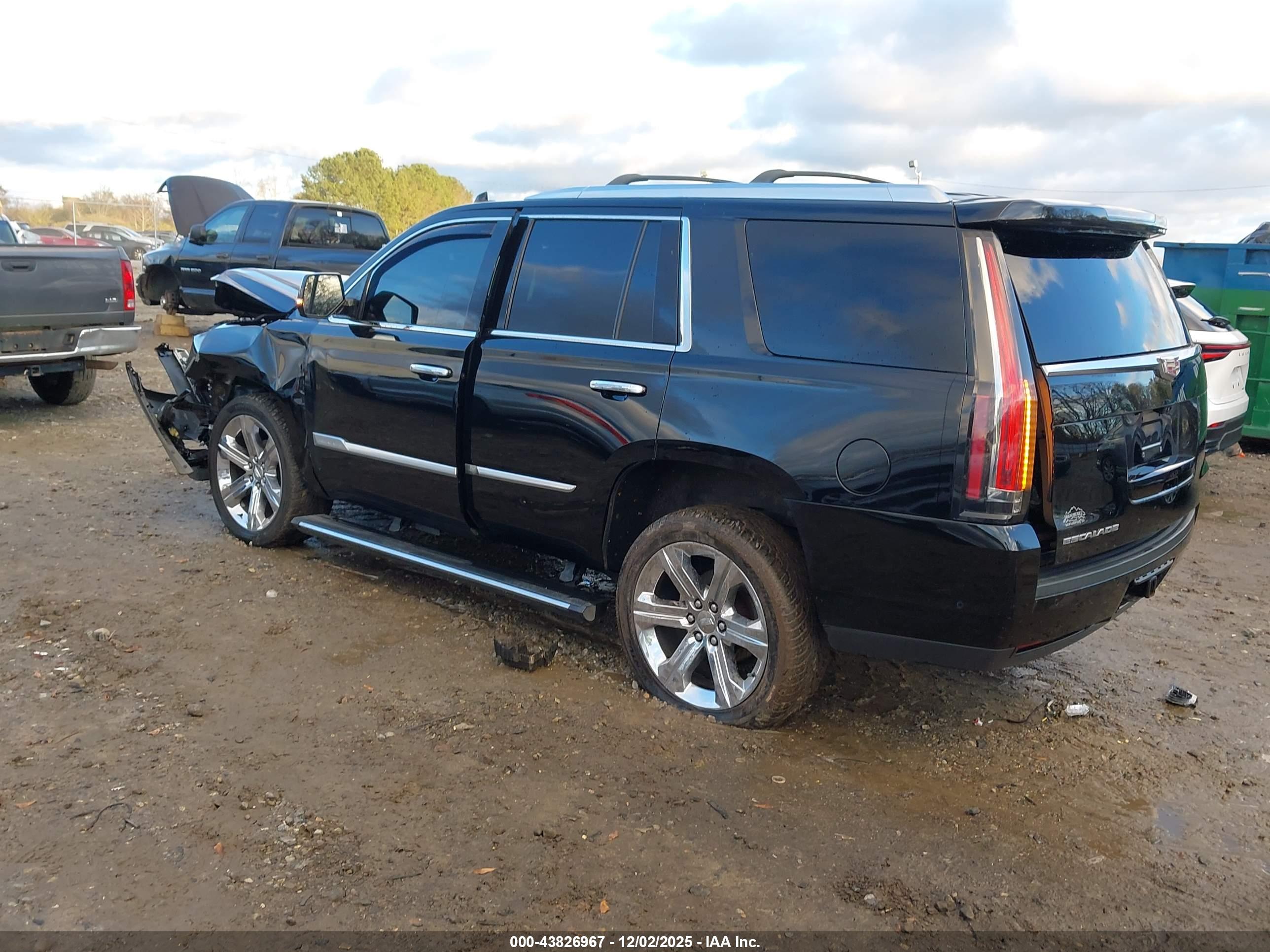 CADILLAC ESCALADE image 3