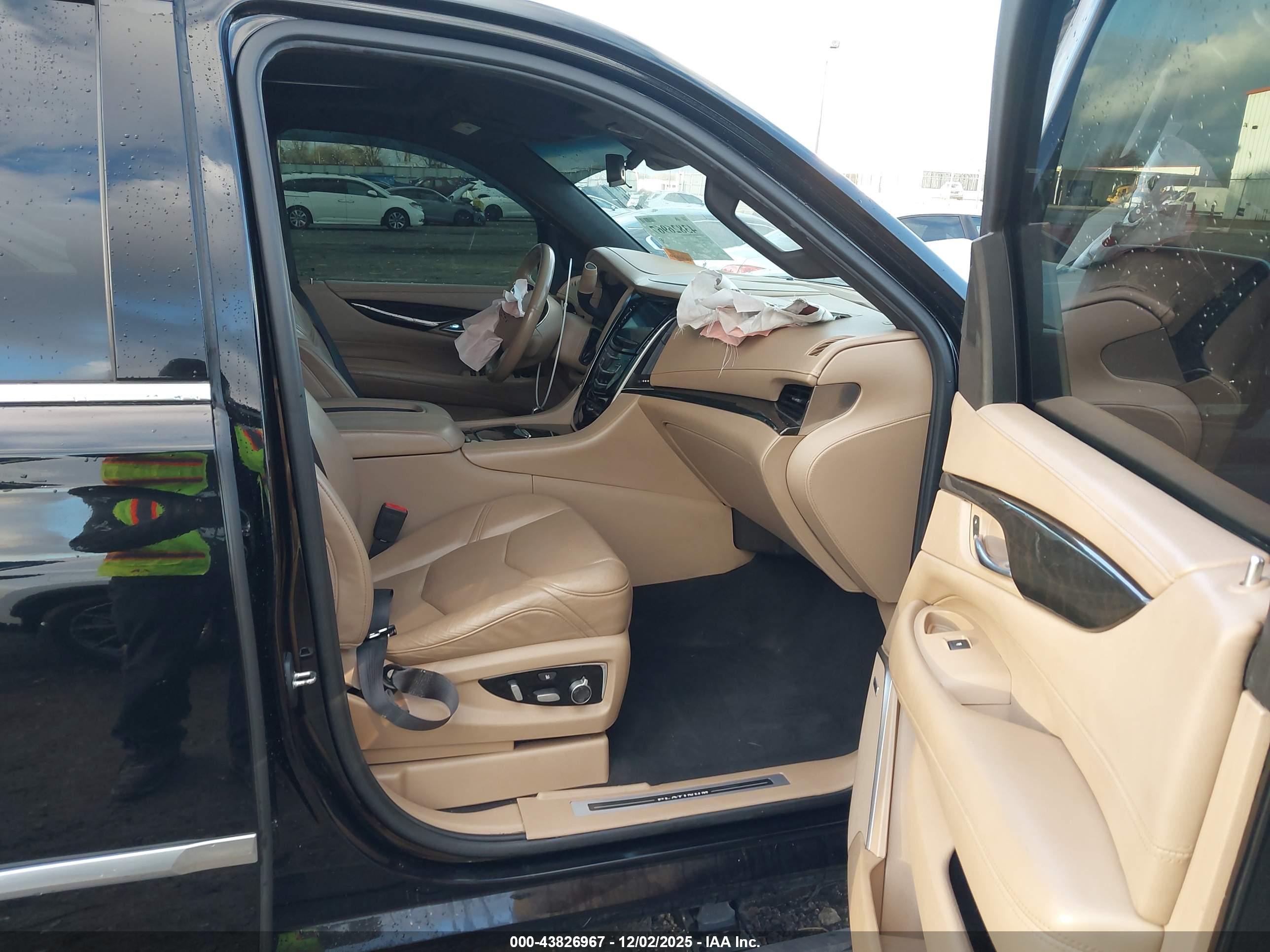 CADILLAC ESCALADE image 5