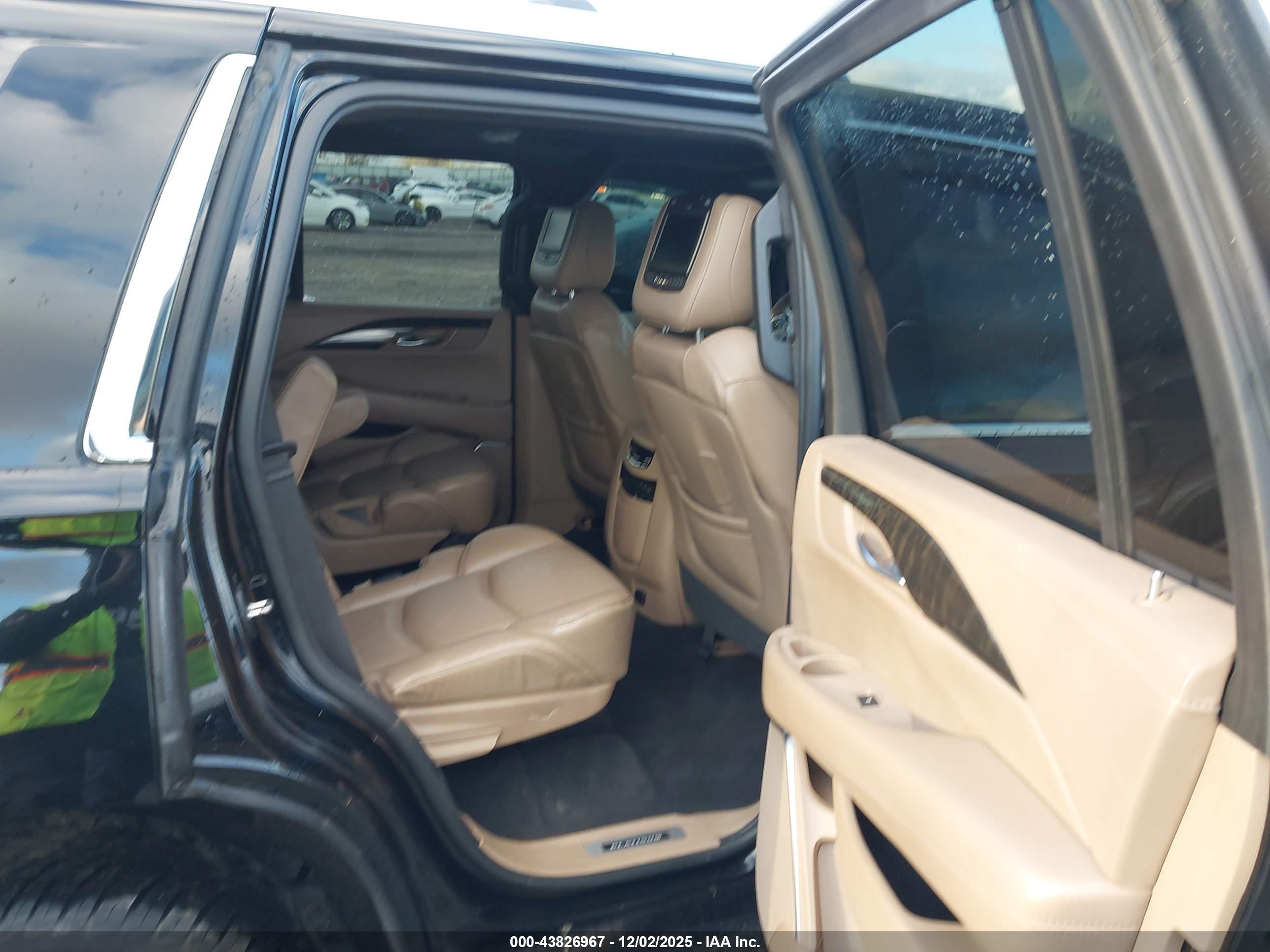 CADILLAC ESCALADE image 8