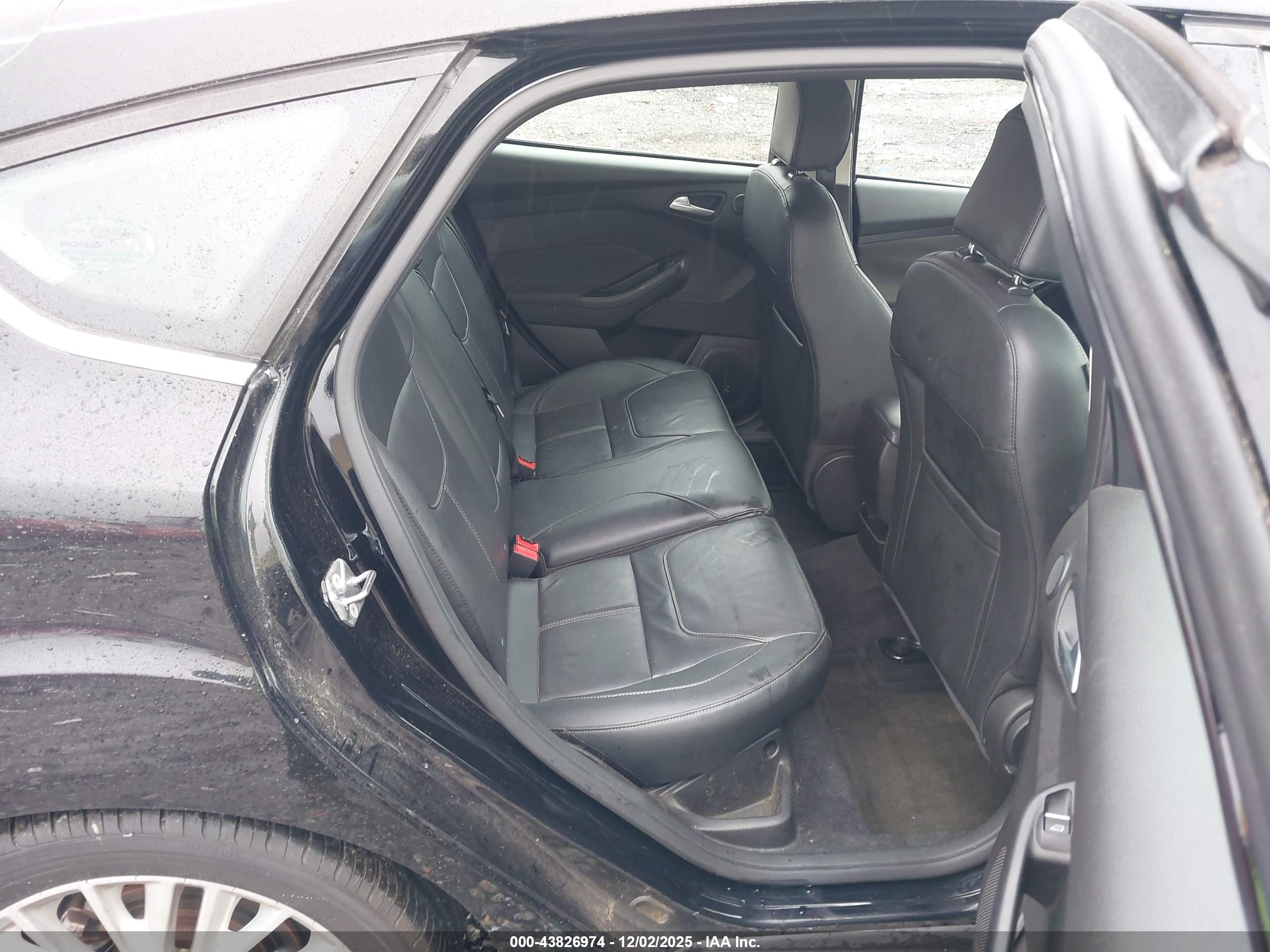 FORD FOCUS image 8