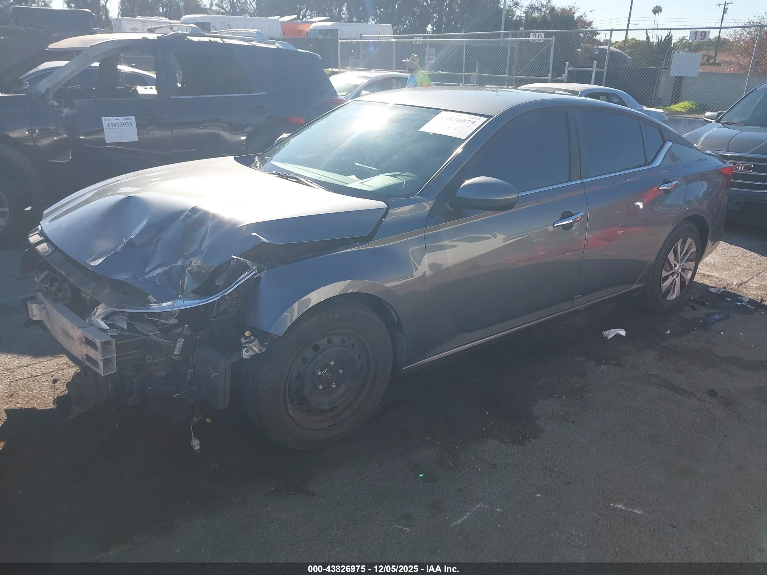 NISSAN ALTIMA image 2