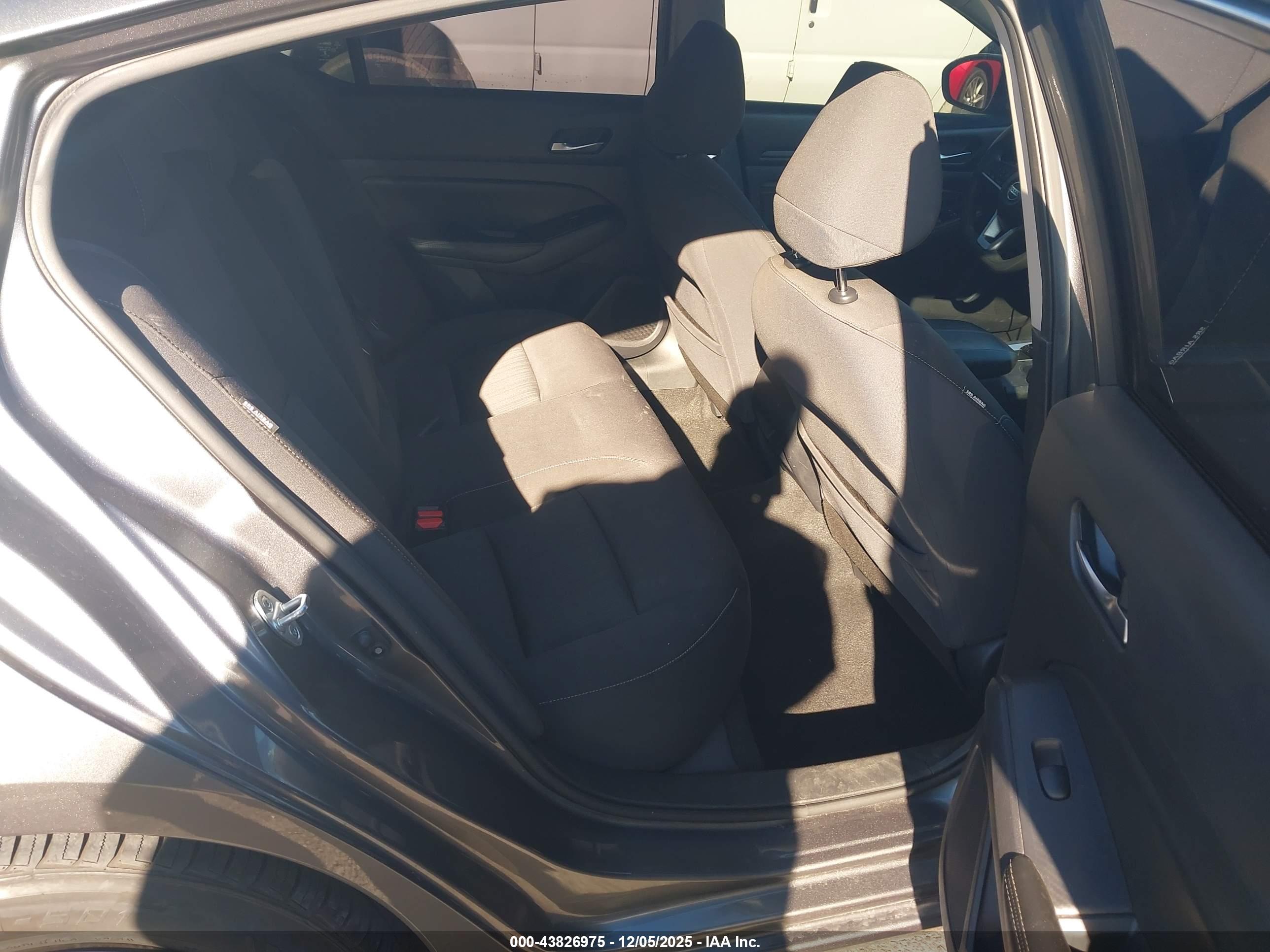 NISSAN ALTIMA image 8