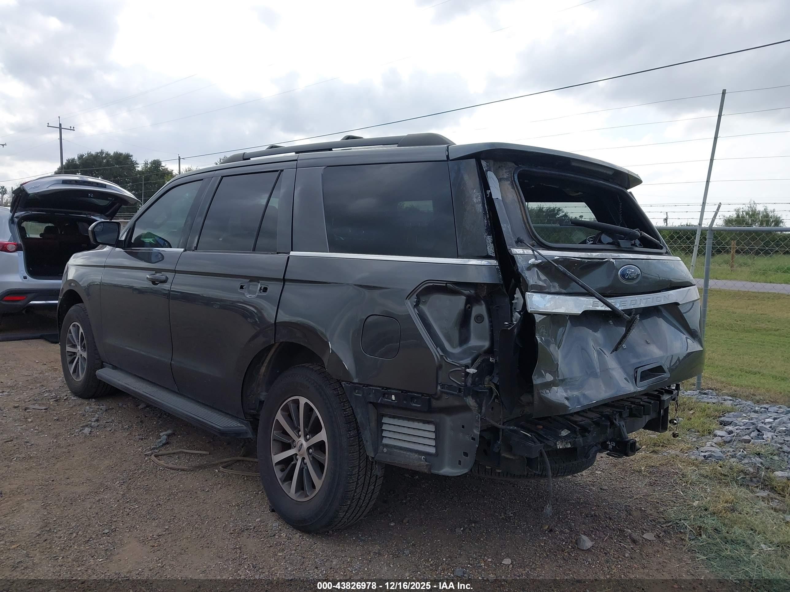 FORD EXPEDITION image 3