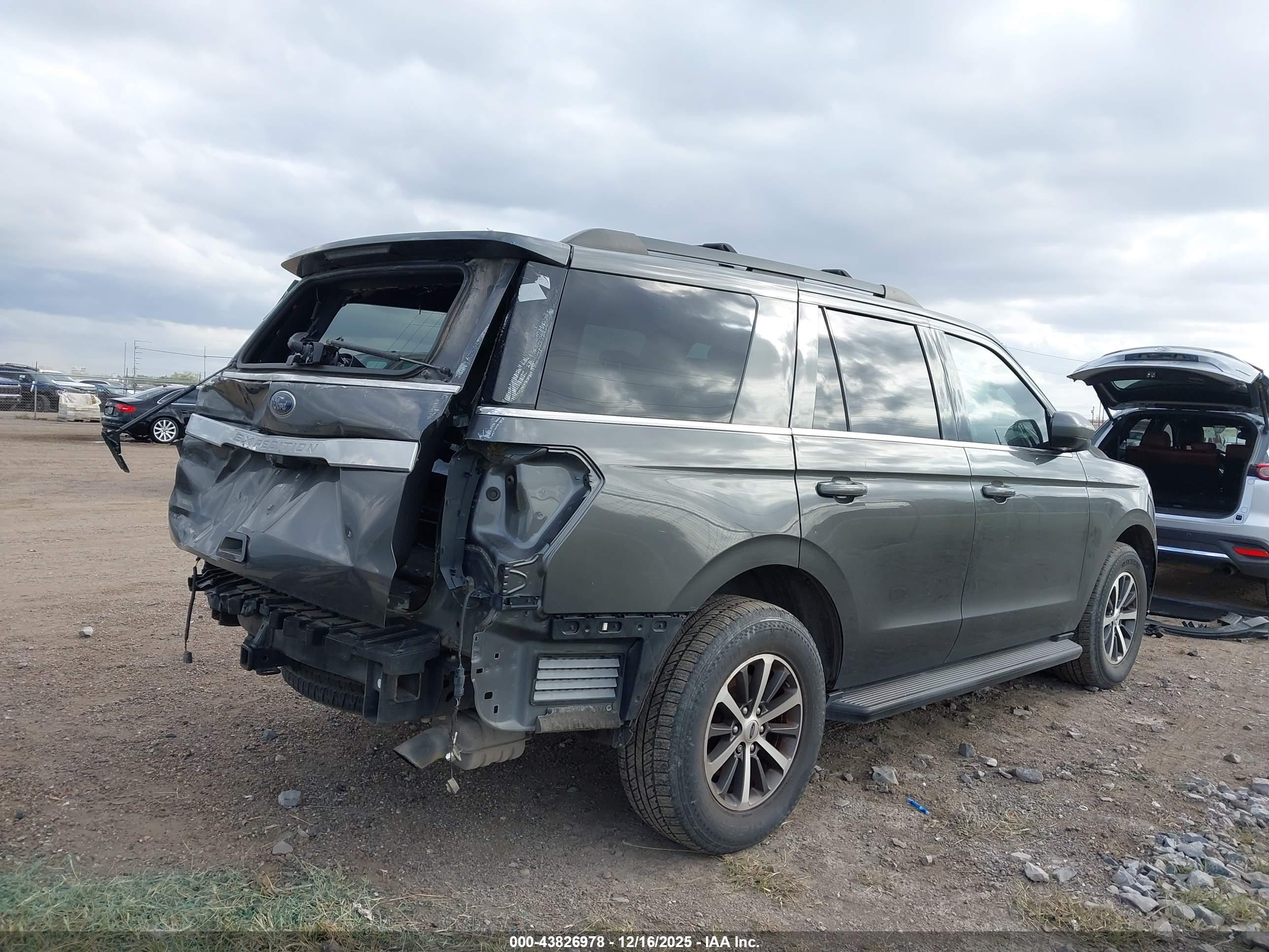 FORD EXPEDITION image 4