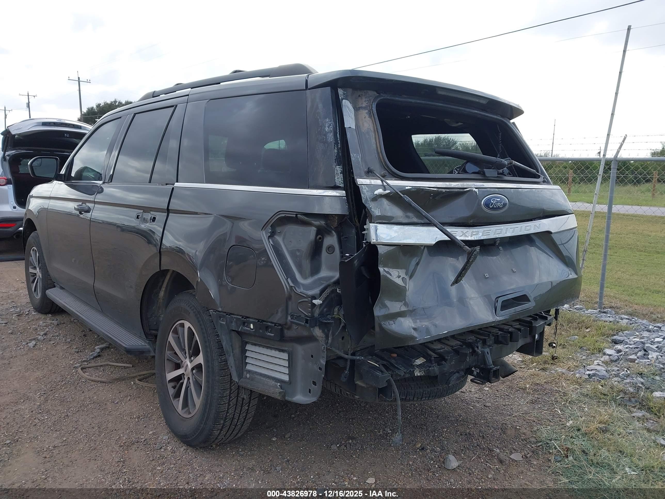FORD EXPEDITION image 6