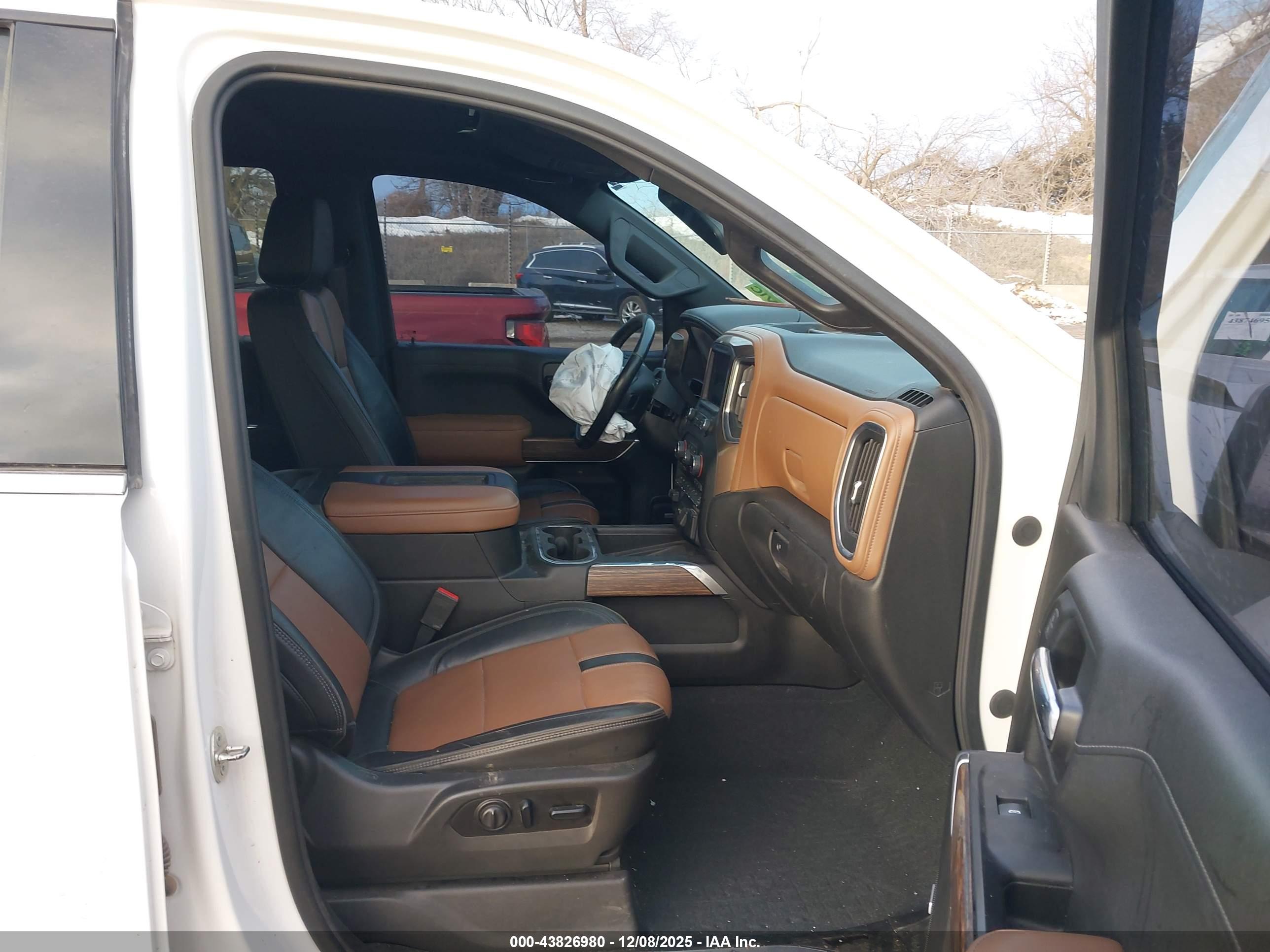 CHEVROLET SILVERADO image 5